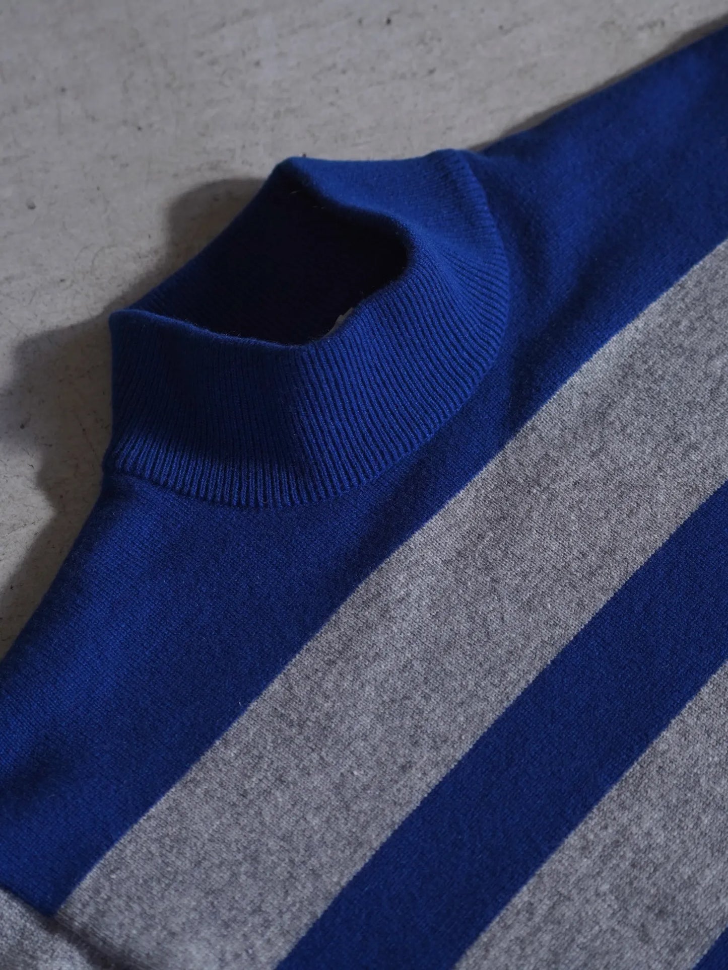 HERILL | Cashmere Mockneck Blue