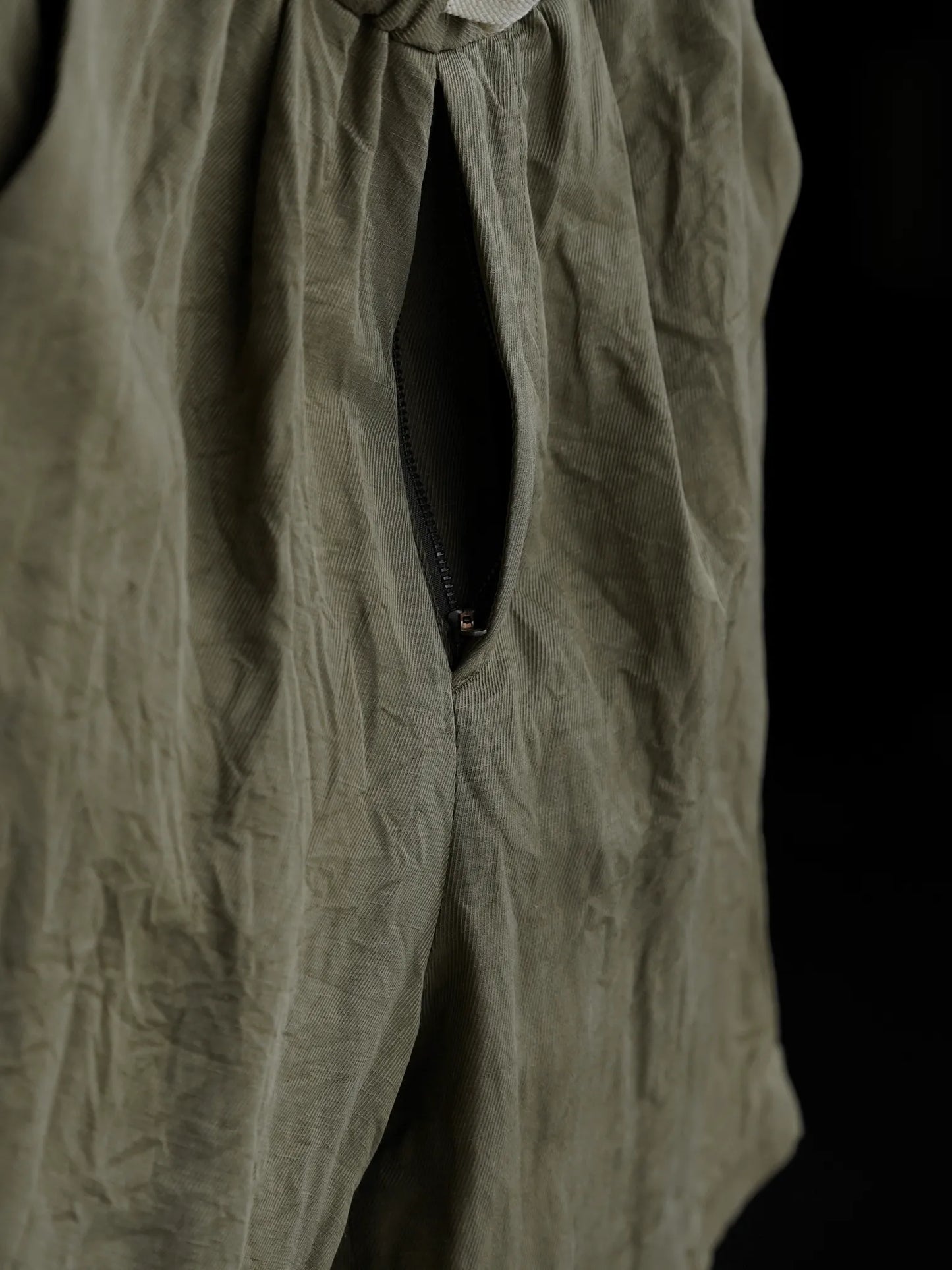 calmlence-single-pleated-easy-shorts-dbeg-3