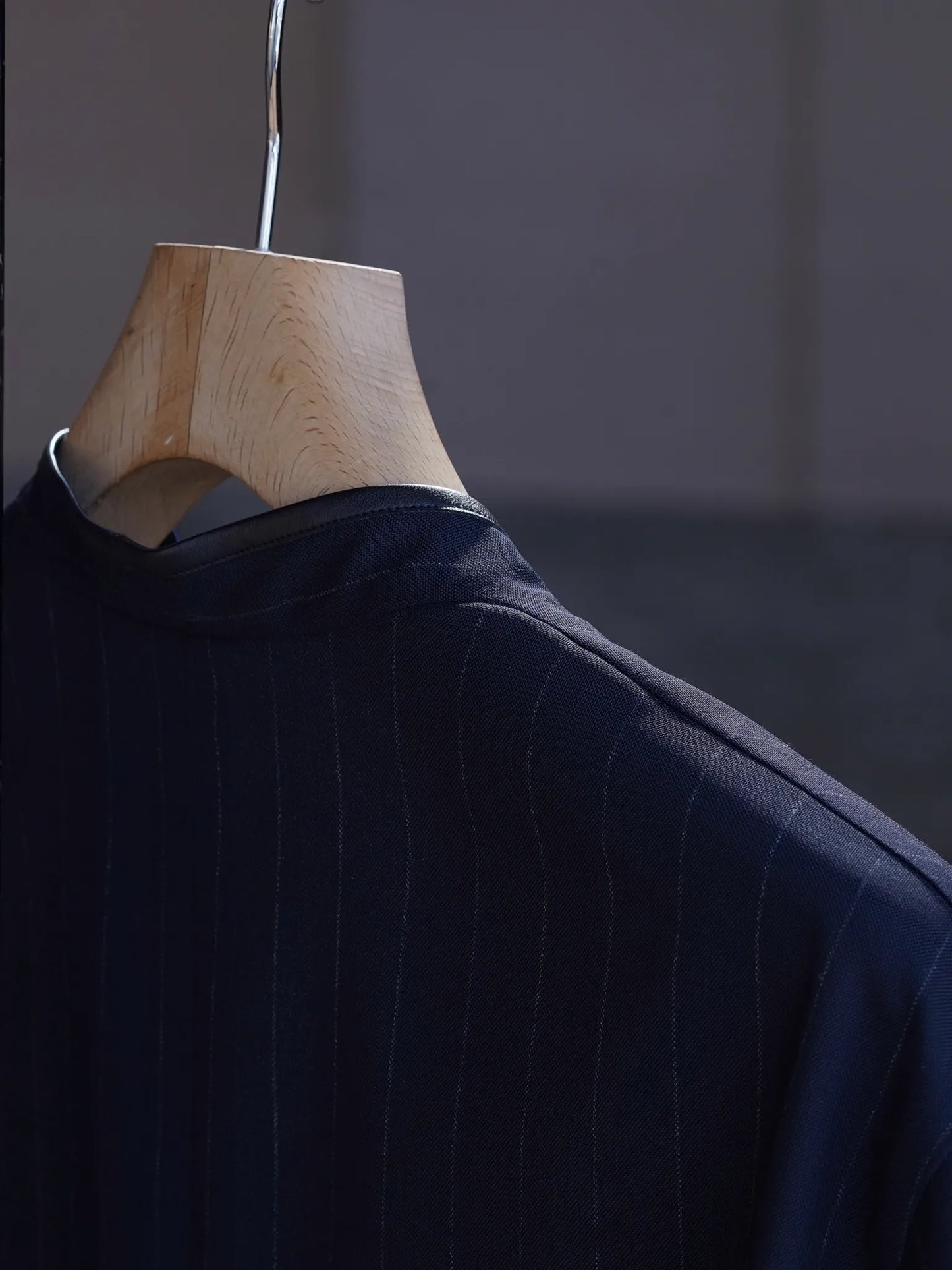 SARTO | [HIGH TWIST WOOL] NO-COLLAR JACKET NAVY STRIPE