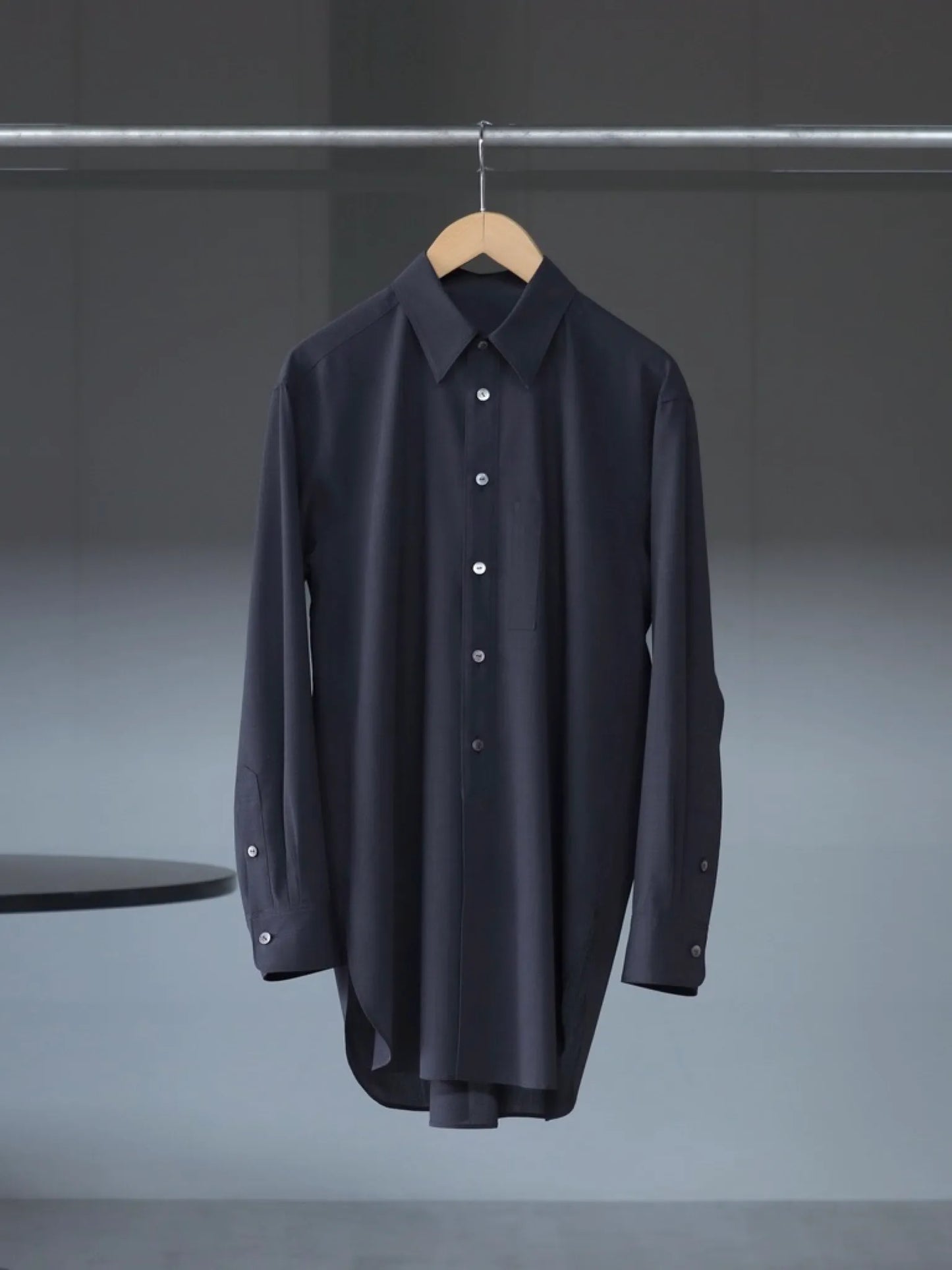 IRENISA | MIDDLE LENGTH SHIRT D.GRAY