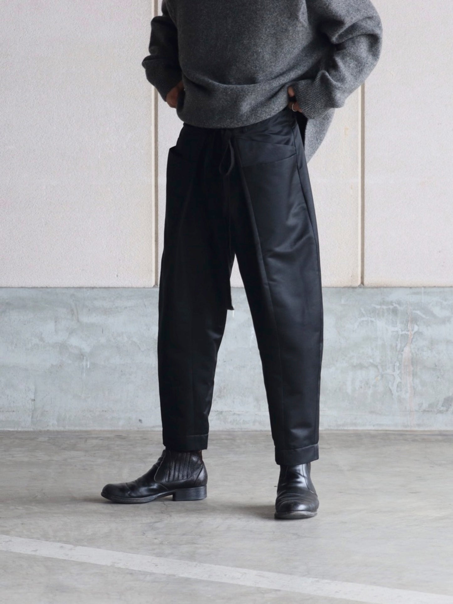 seventyfive | Tapered Trousers with Beltloop Raven