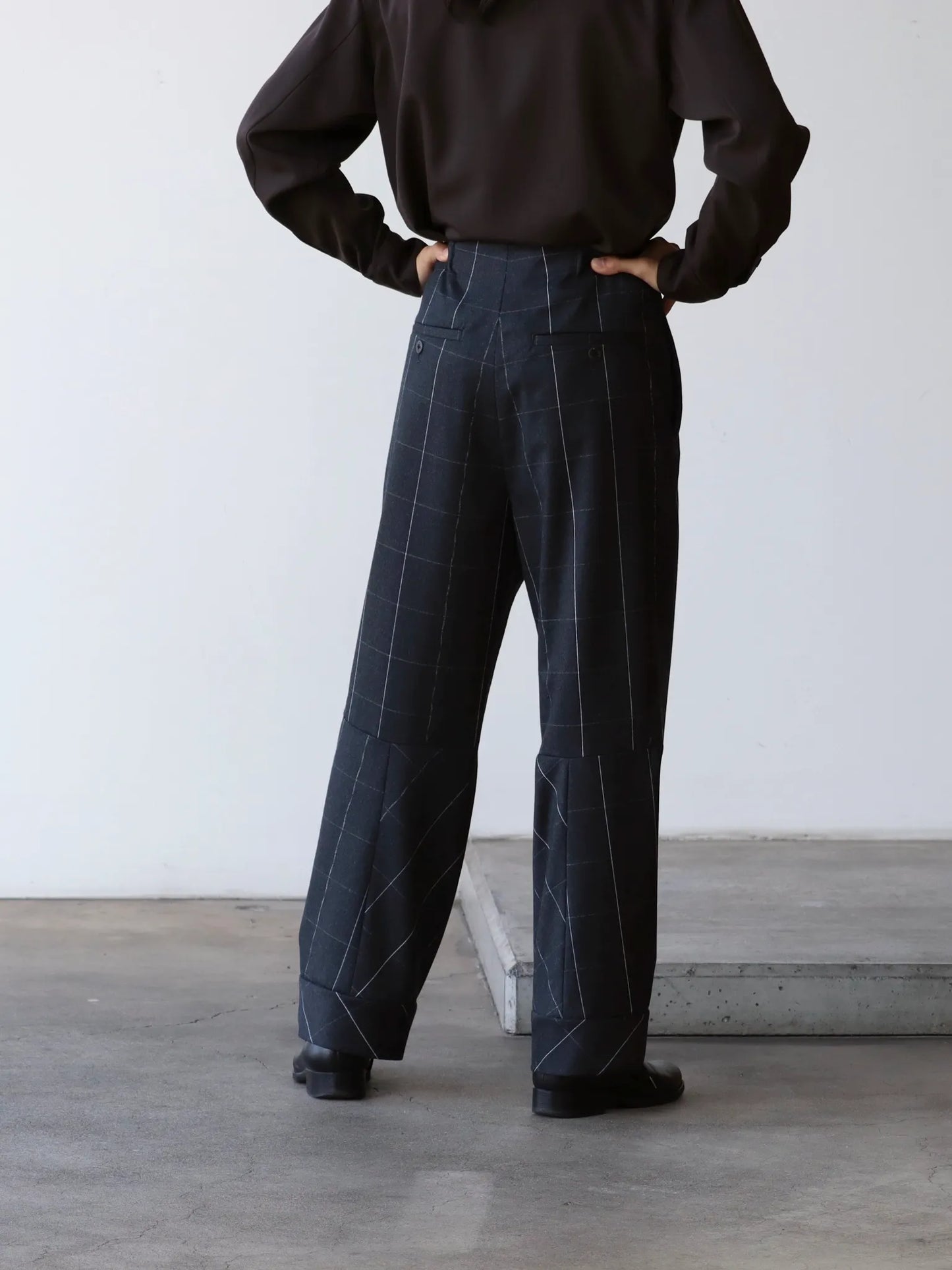 amachi. | Grid Shifting Pants Dark Gray