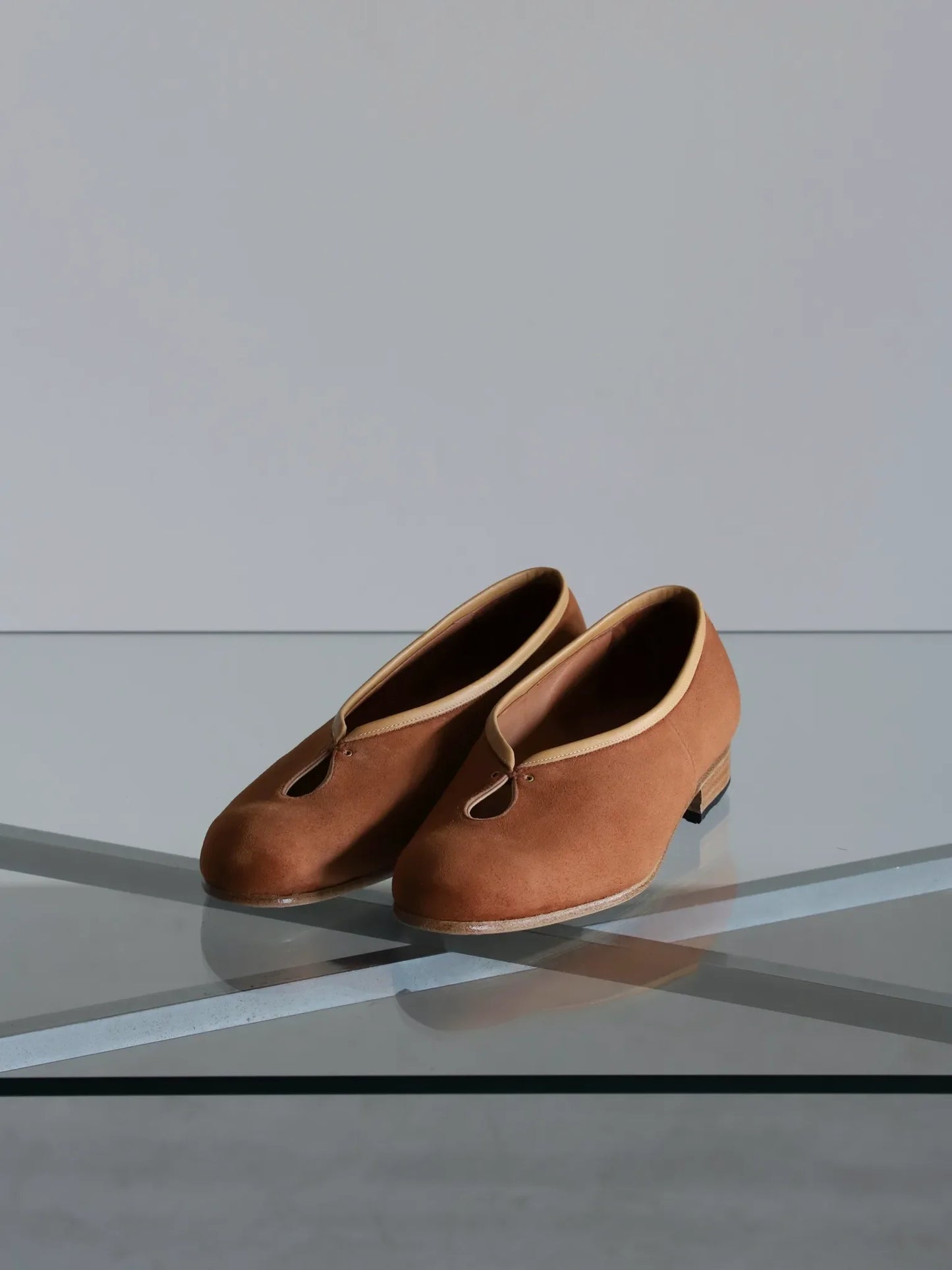 post-production-tear-pumps-suede-summer-cognac-1