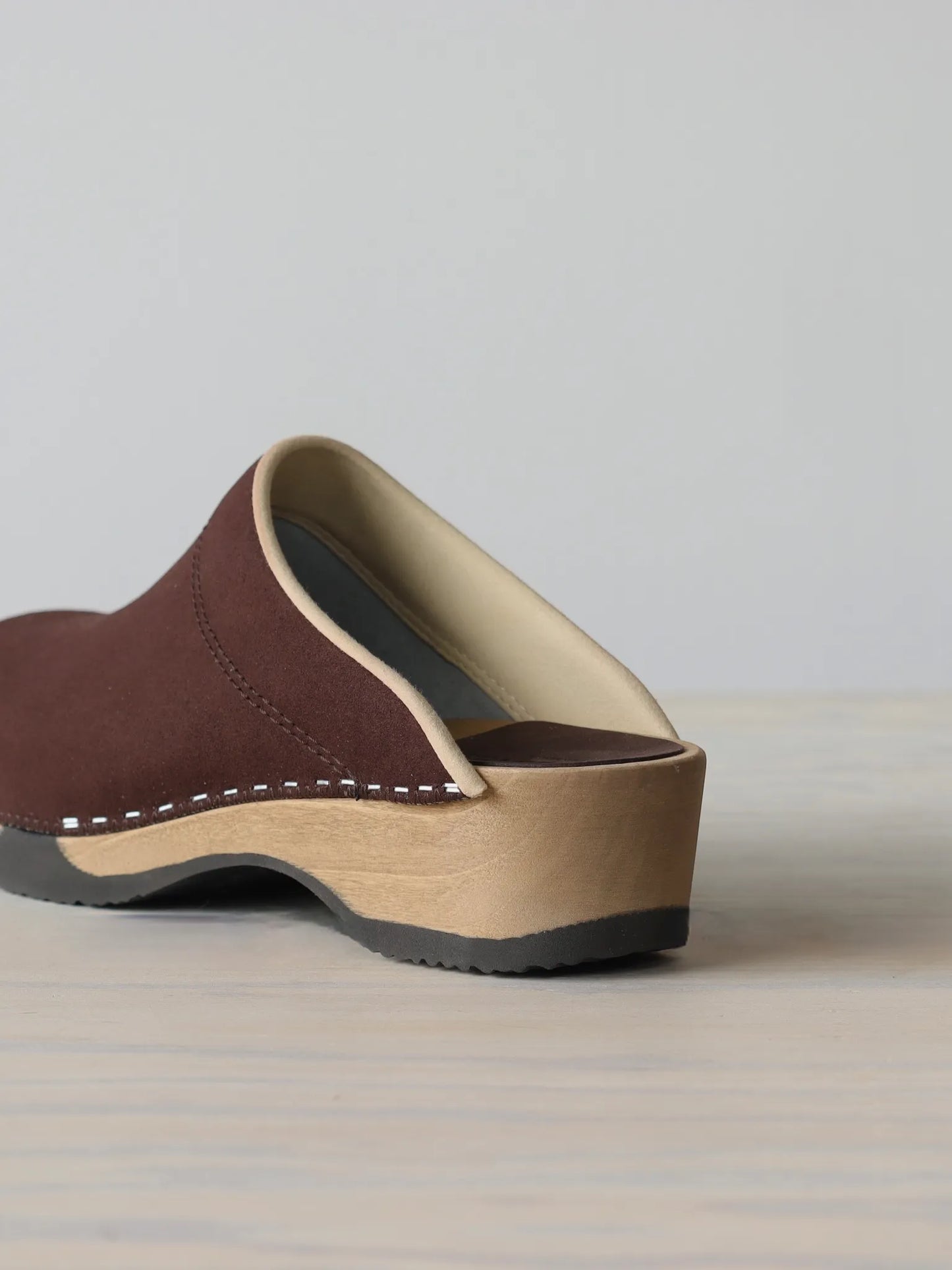 the-inoue-brothers-magnafied-embla-clogs-vegan-suede-tobacco-5