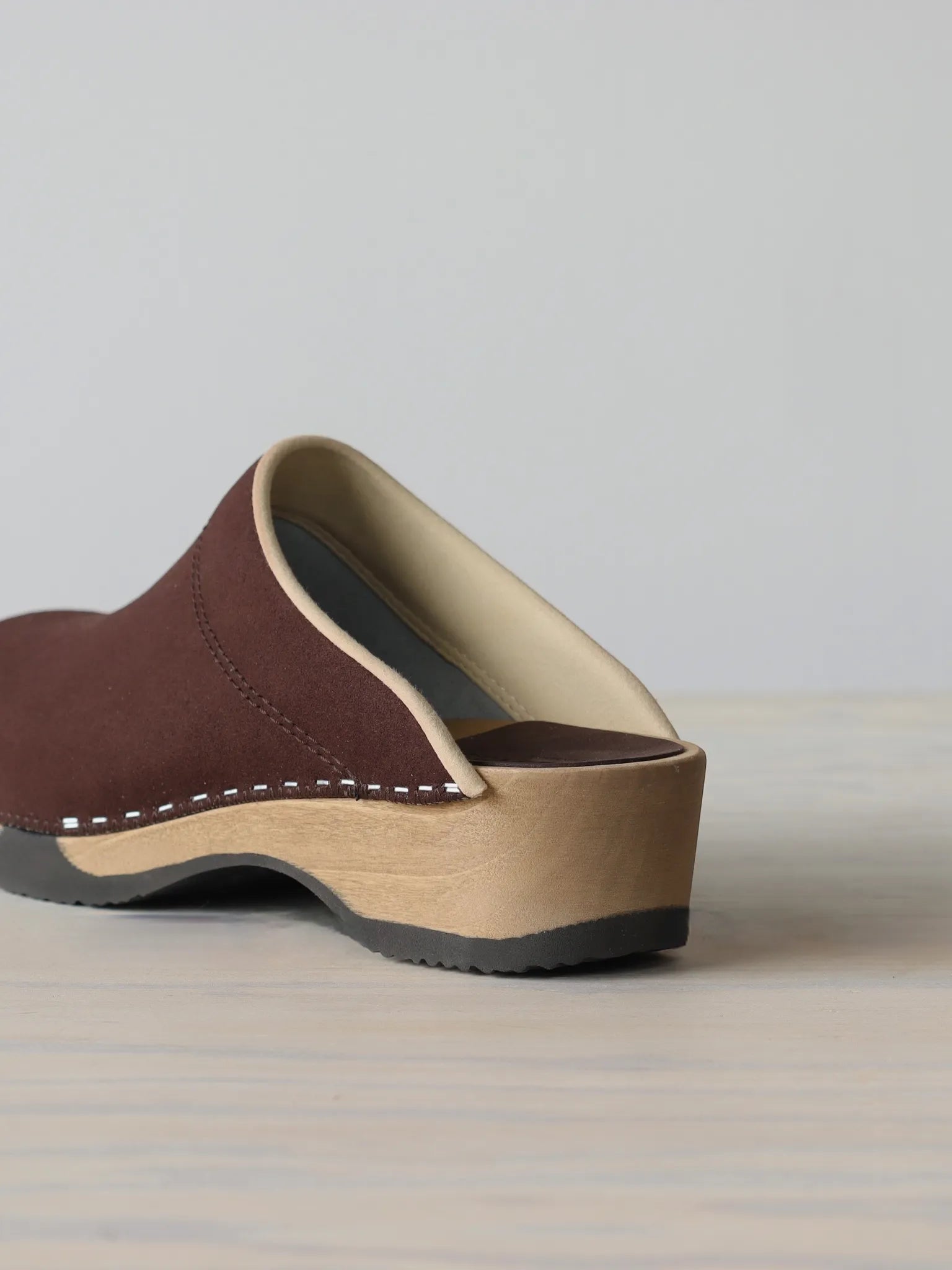 the-inoue-brothers-magnafied-embla-clogs-vegan-suede-tobacco-5