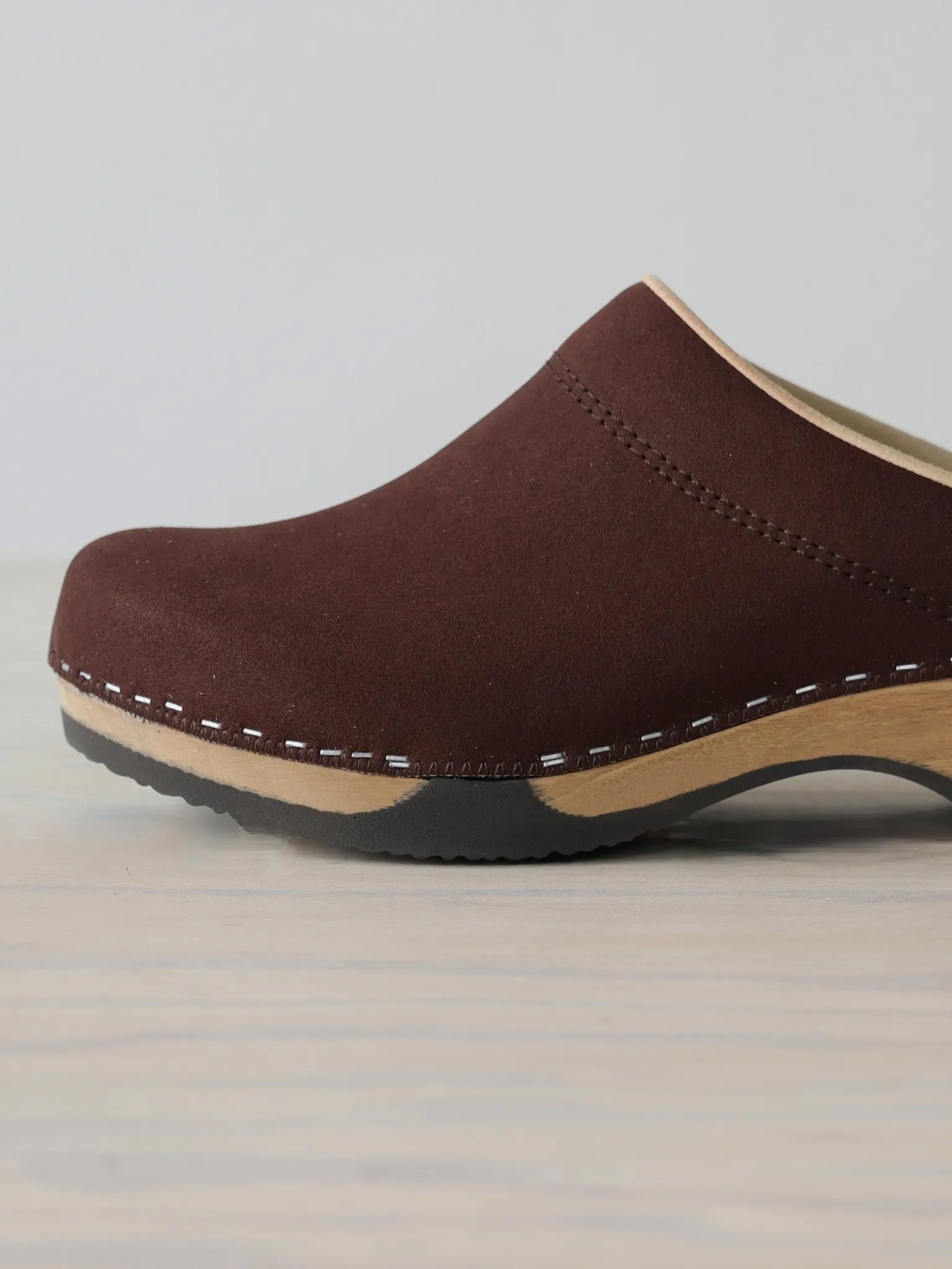 the-inoue-brothers-magnafied-embla-clogs-vegan-suede-tobacco-2
