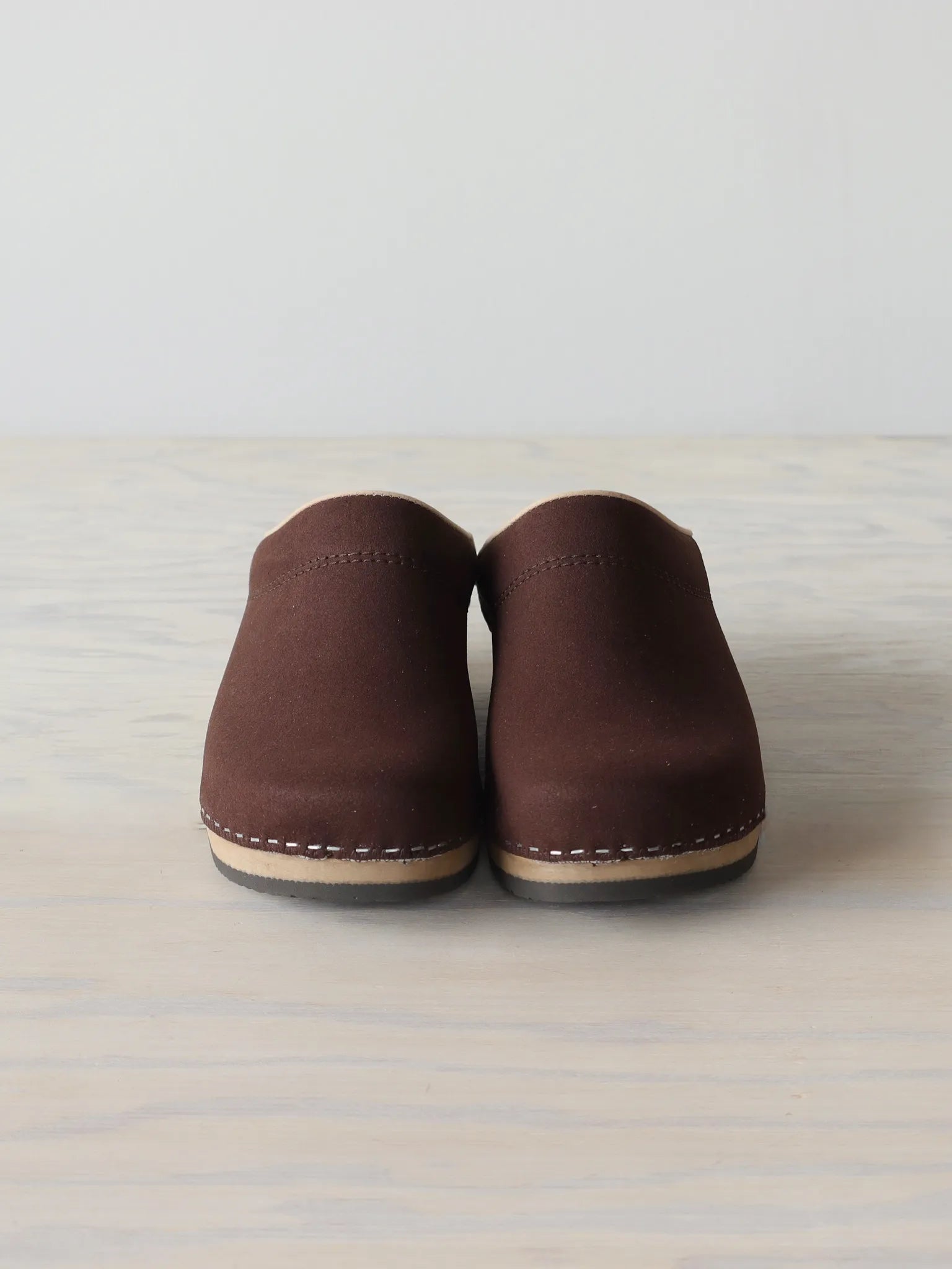 the-inoue-brothers-magnafied-embla-clogs-vegan-suede-tobacco-3