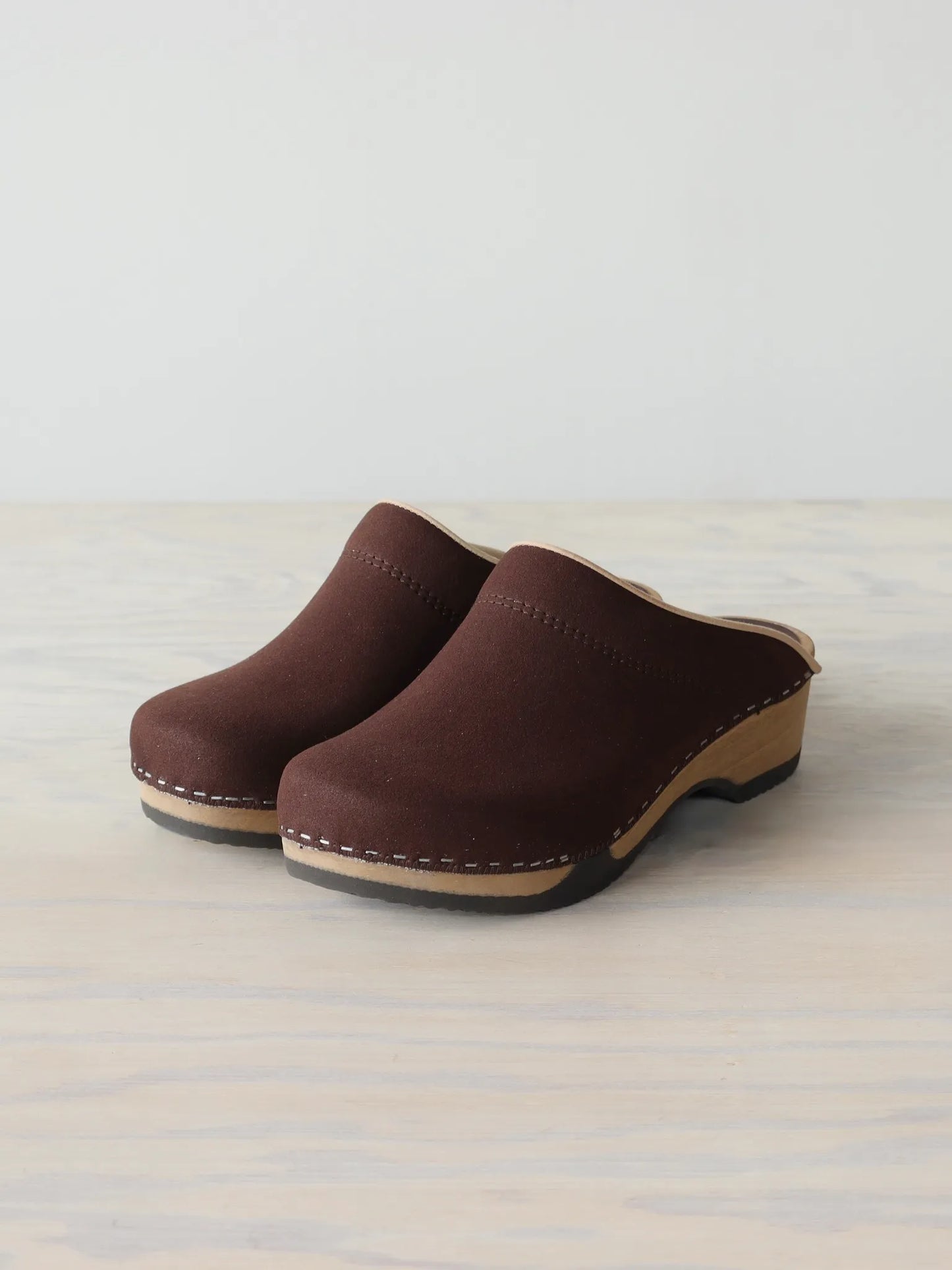 the-inoue-brothers-magnafied-embla-clogs-vegan-suede-tobacco-1