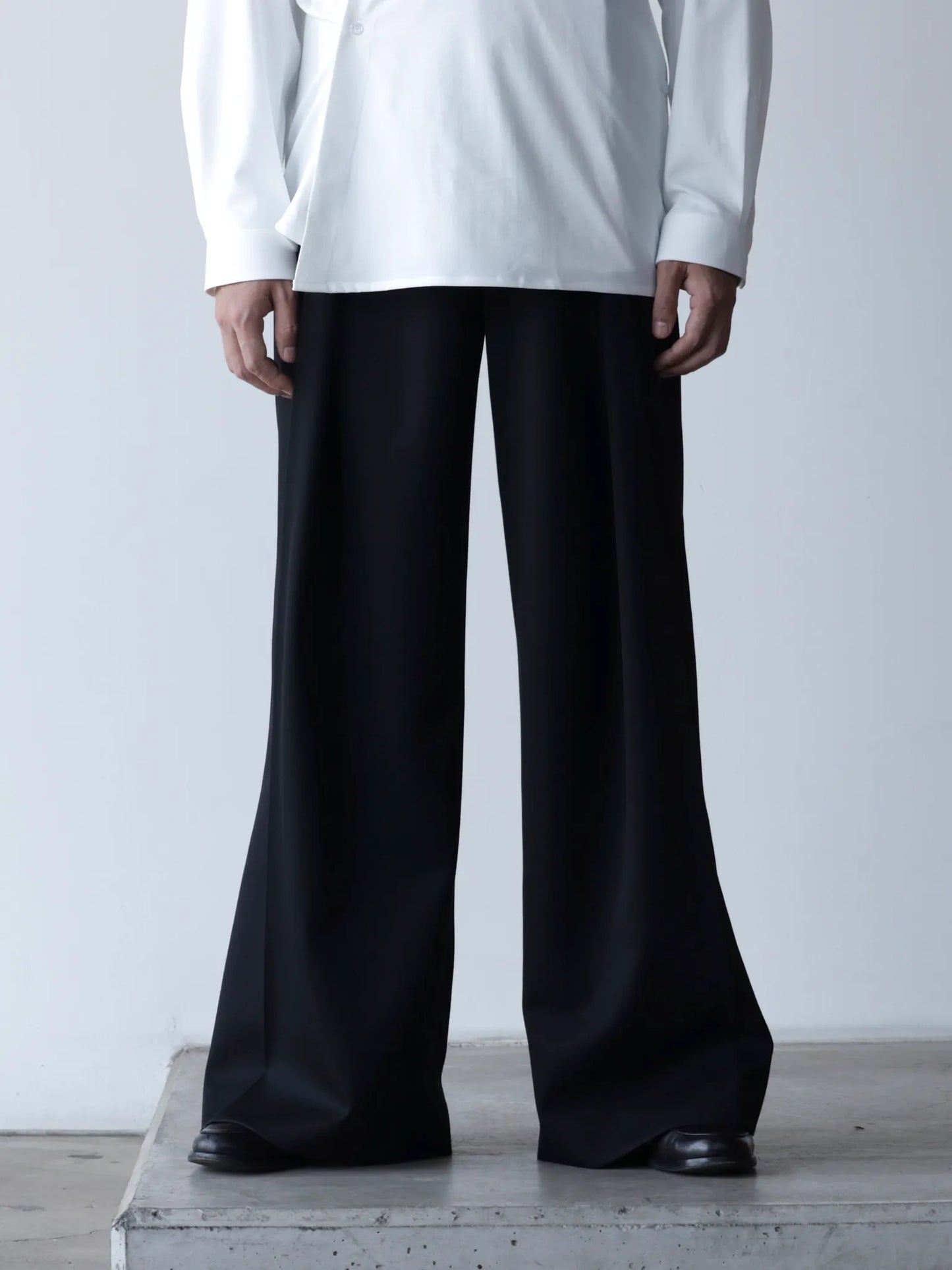 sean-suen-folded-wool-trousers-black-1