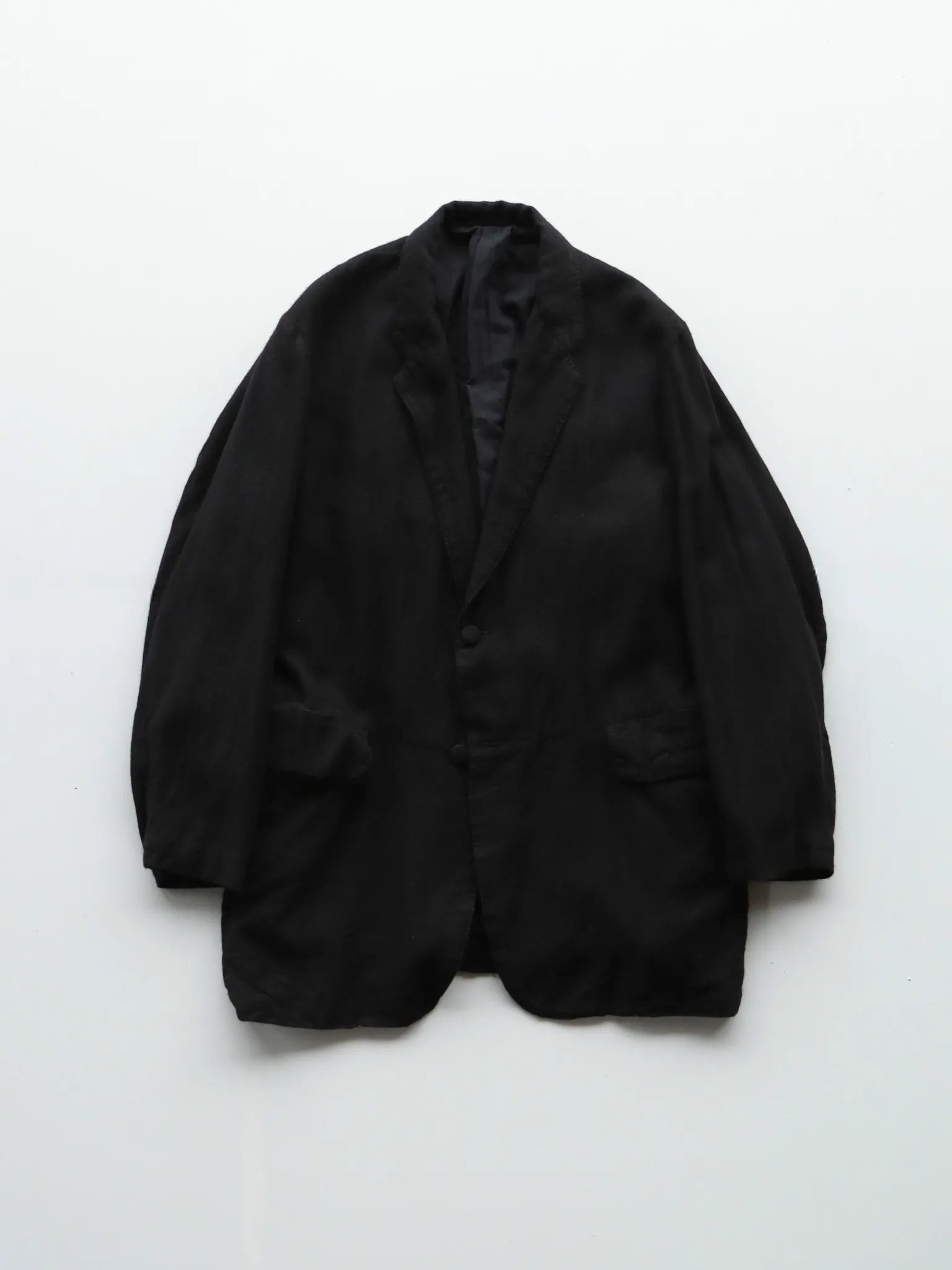 comoli-カシミヤシルク-フロックコート-black-1