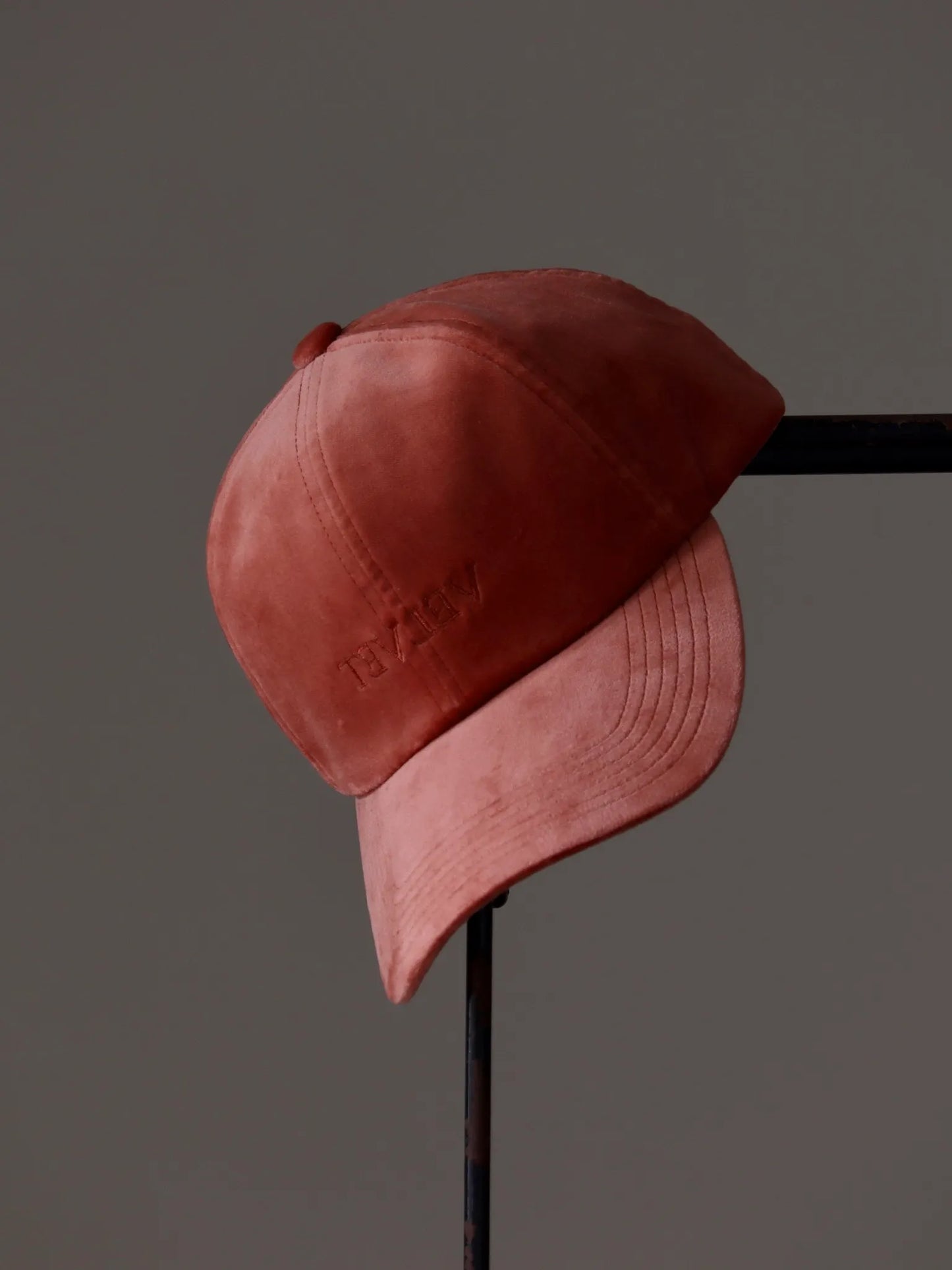 sarto-velvet-cap-salmon-2