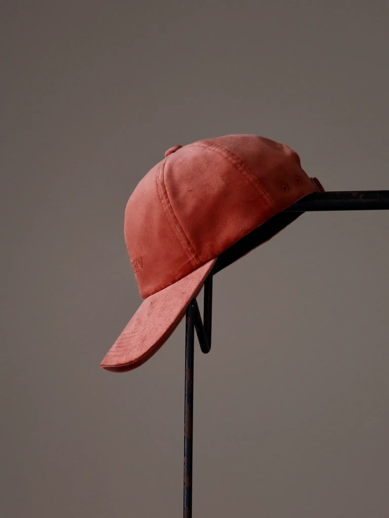 sarto-velvet-cap-salmon-1