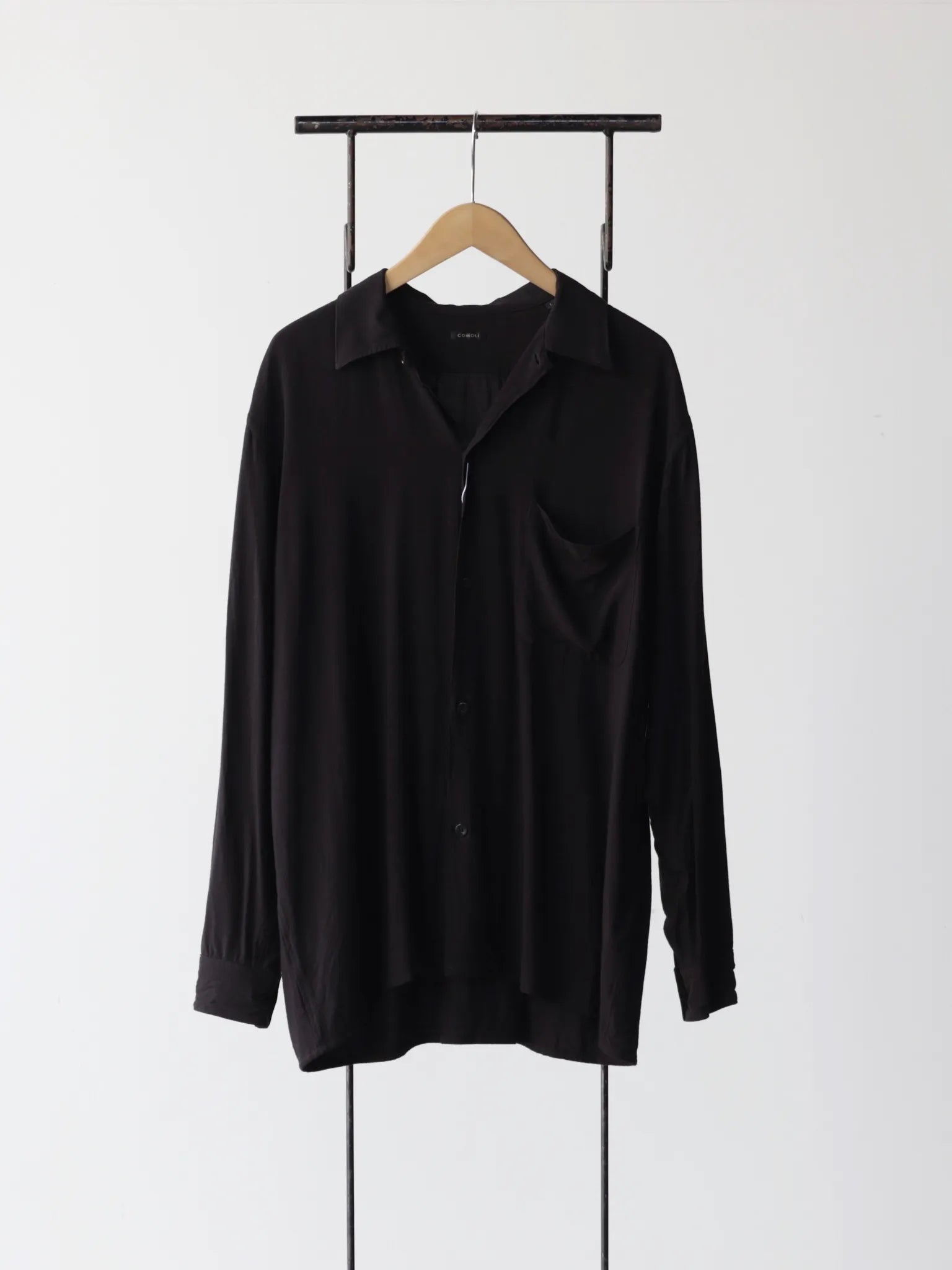 comoli-レーヨン-オープンカラーシャツ-black-1