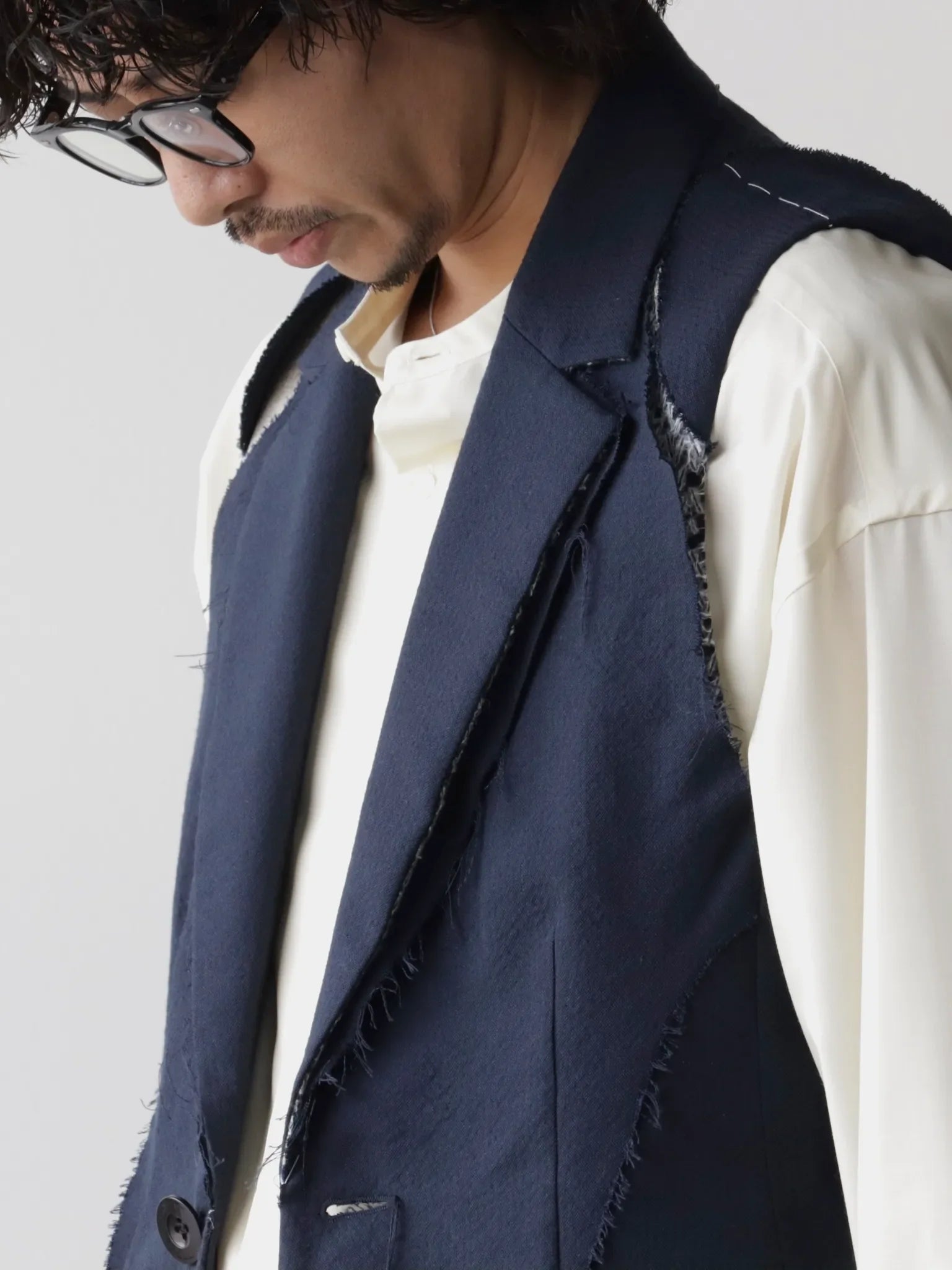 nobuyuki-matsui-deconatructed-no-sleeve-jk-navy-8