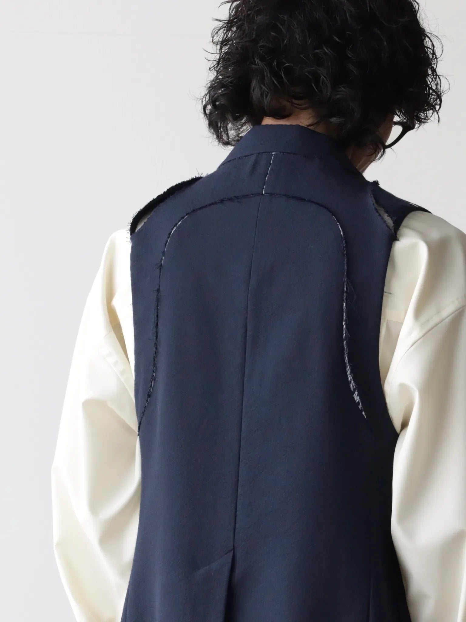 nobuyuki-matsui-deconatructed-no-sleeve-jk-navy-10