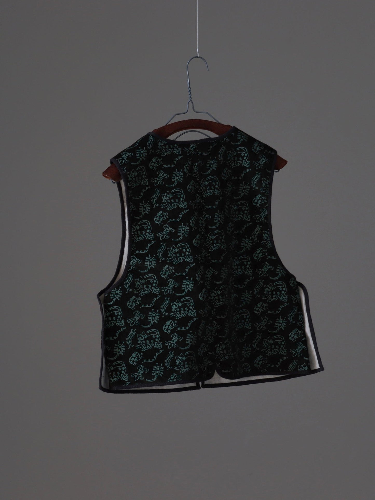 seventyfive-pipa-vest-printed-olive-2