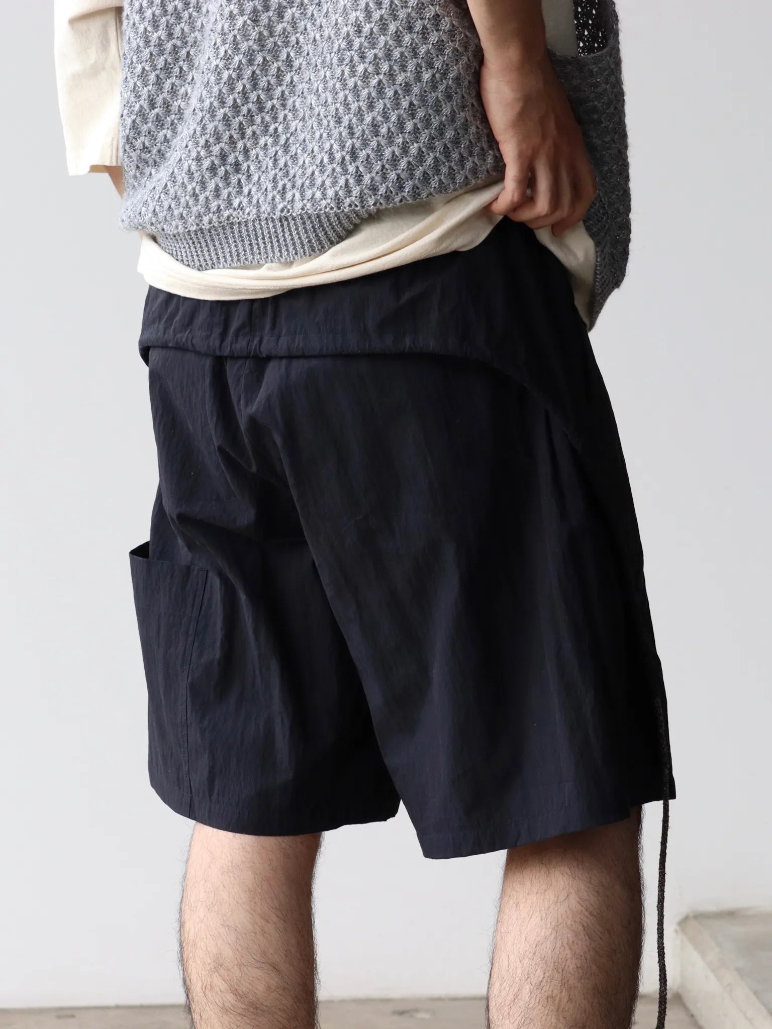 amachi-erosion-line-shorts-black-7