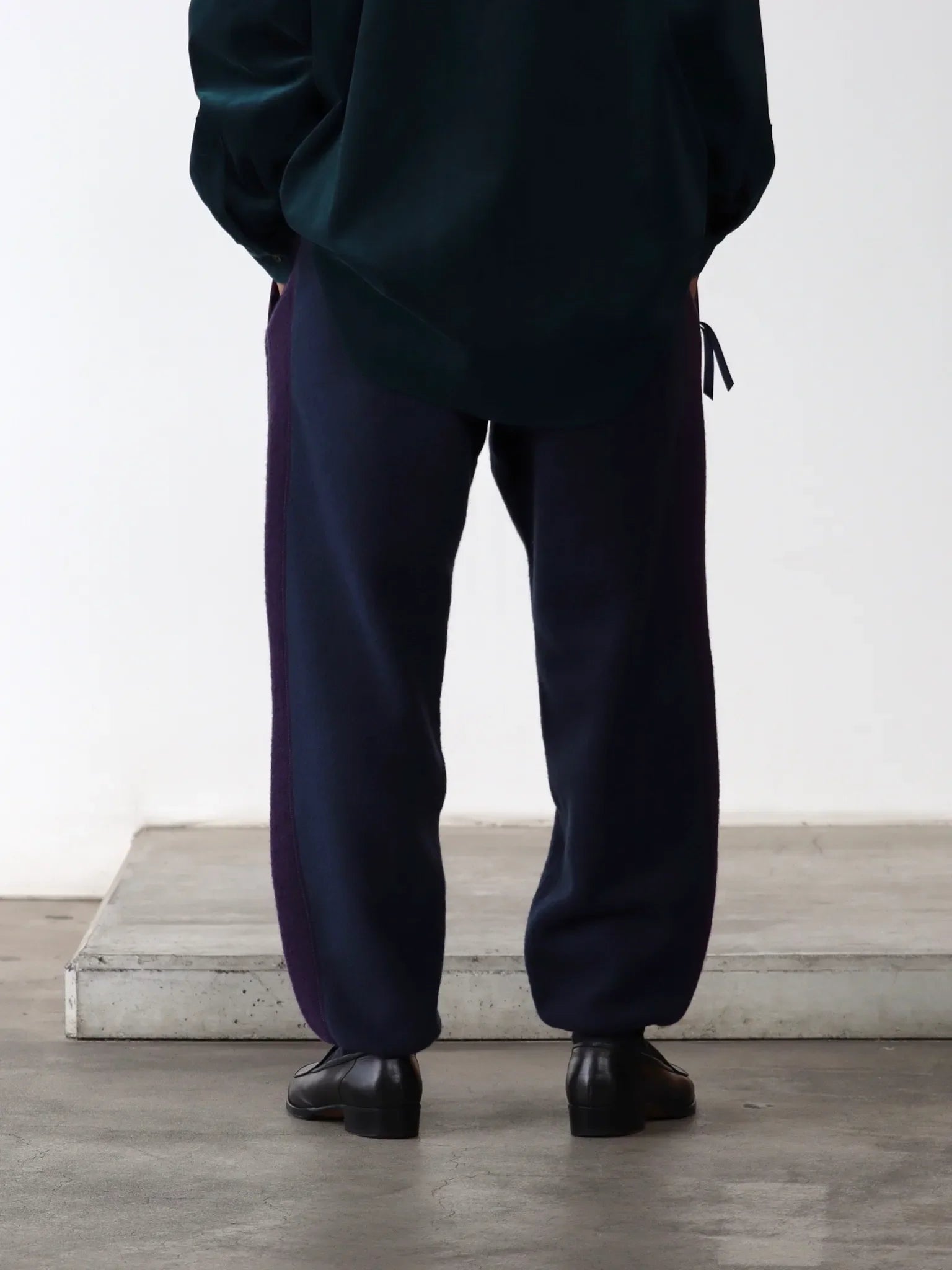 graphpaper-wool-fleece-pants-navy-3