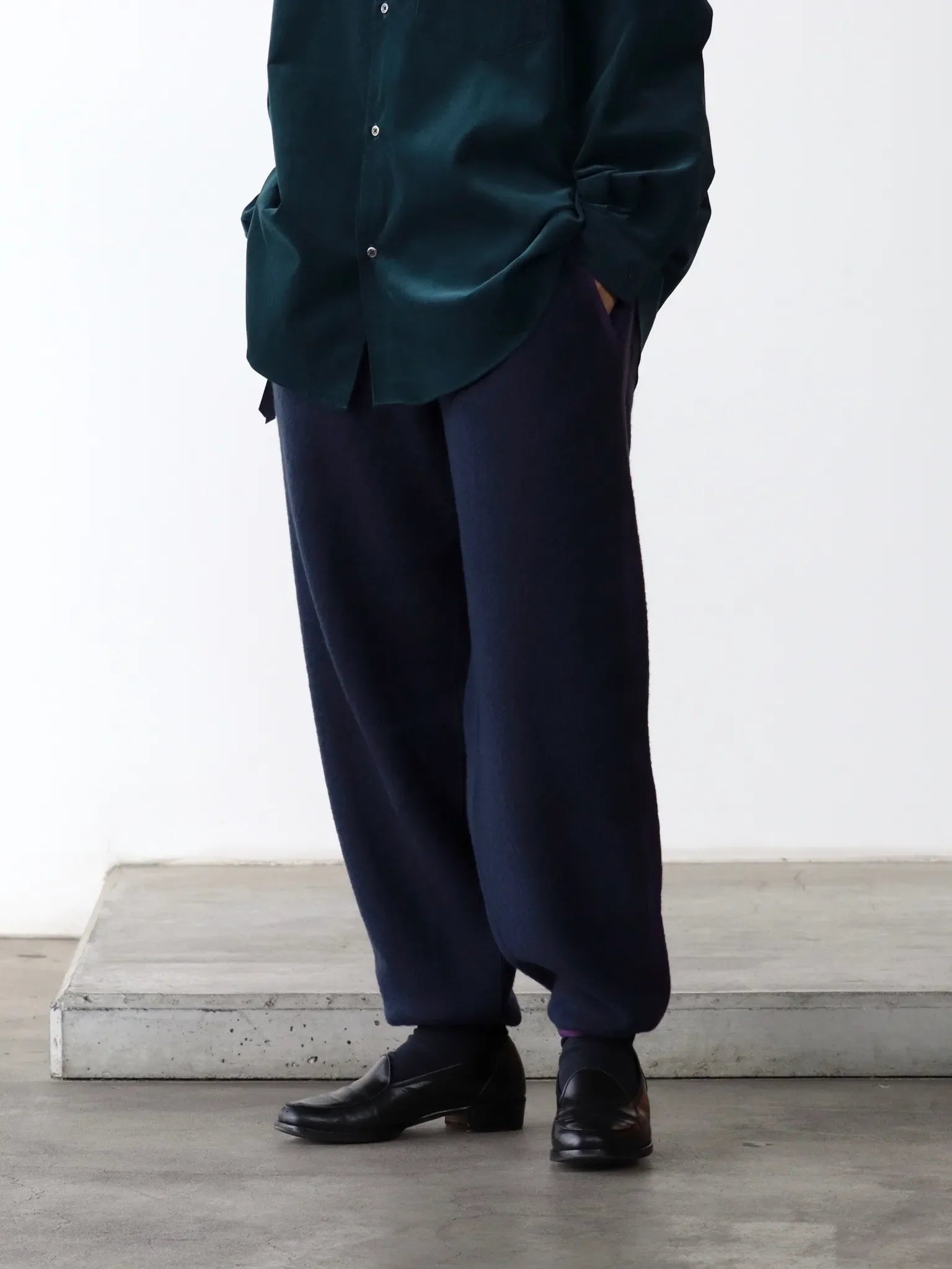 graphpaper-wool-fleece-pants-navy-6