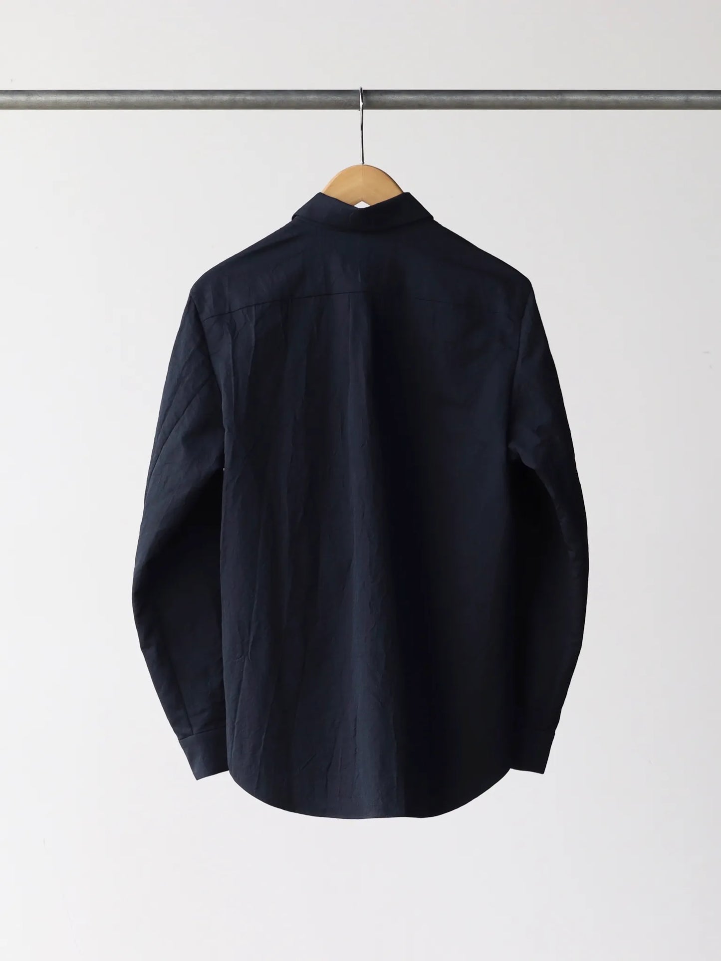 山内 | 塩縮加工コットンリネンシャツ charcoal navy