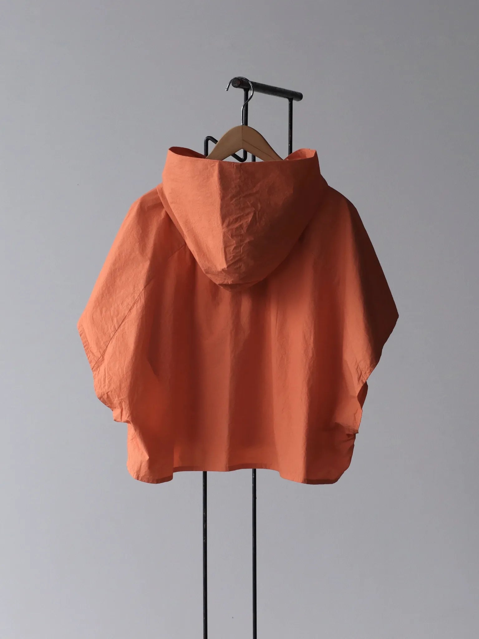 amachi-fabric-forming-shell-hoodie-nc-orange-2