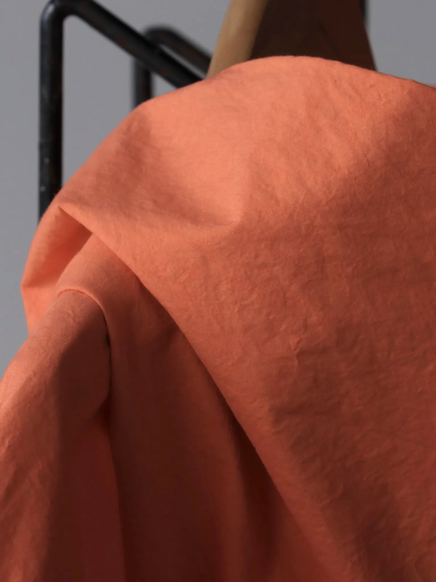 amachi-fabric-forming-shell-hoodie-nc-orange-3