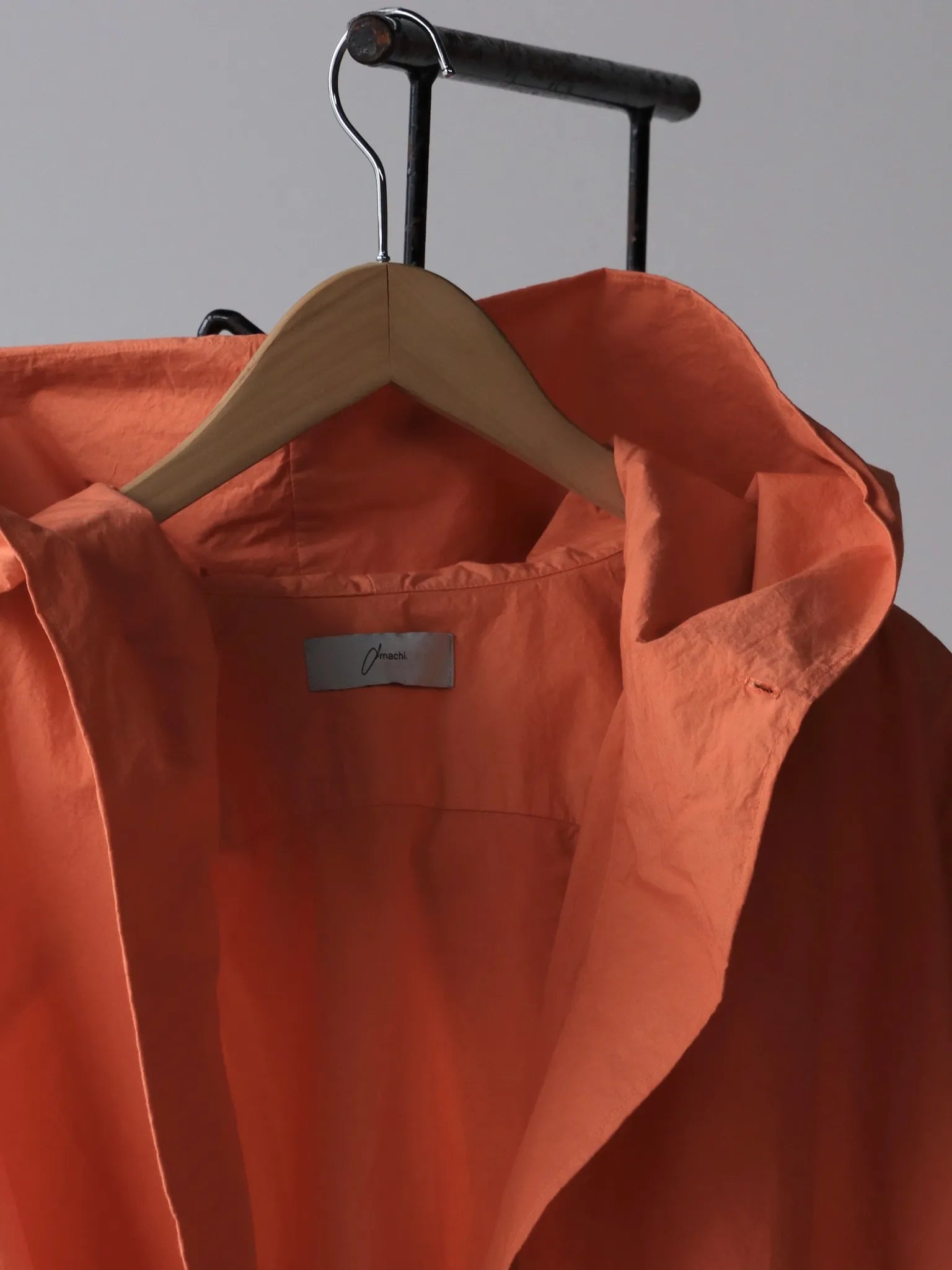 amachi-fabric-forming-shell-hoodie-nc-orange-5