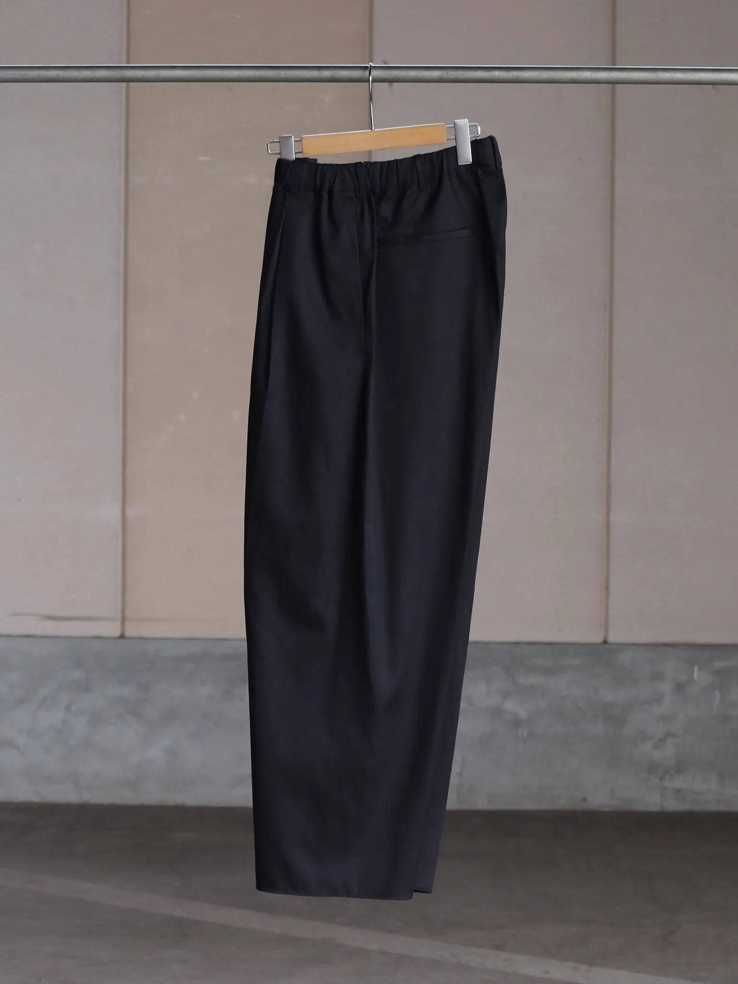 nonnotte | Draping Elastic In Tuck Wide Trousers Caviar