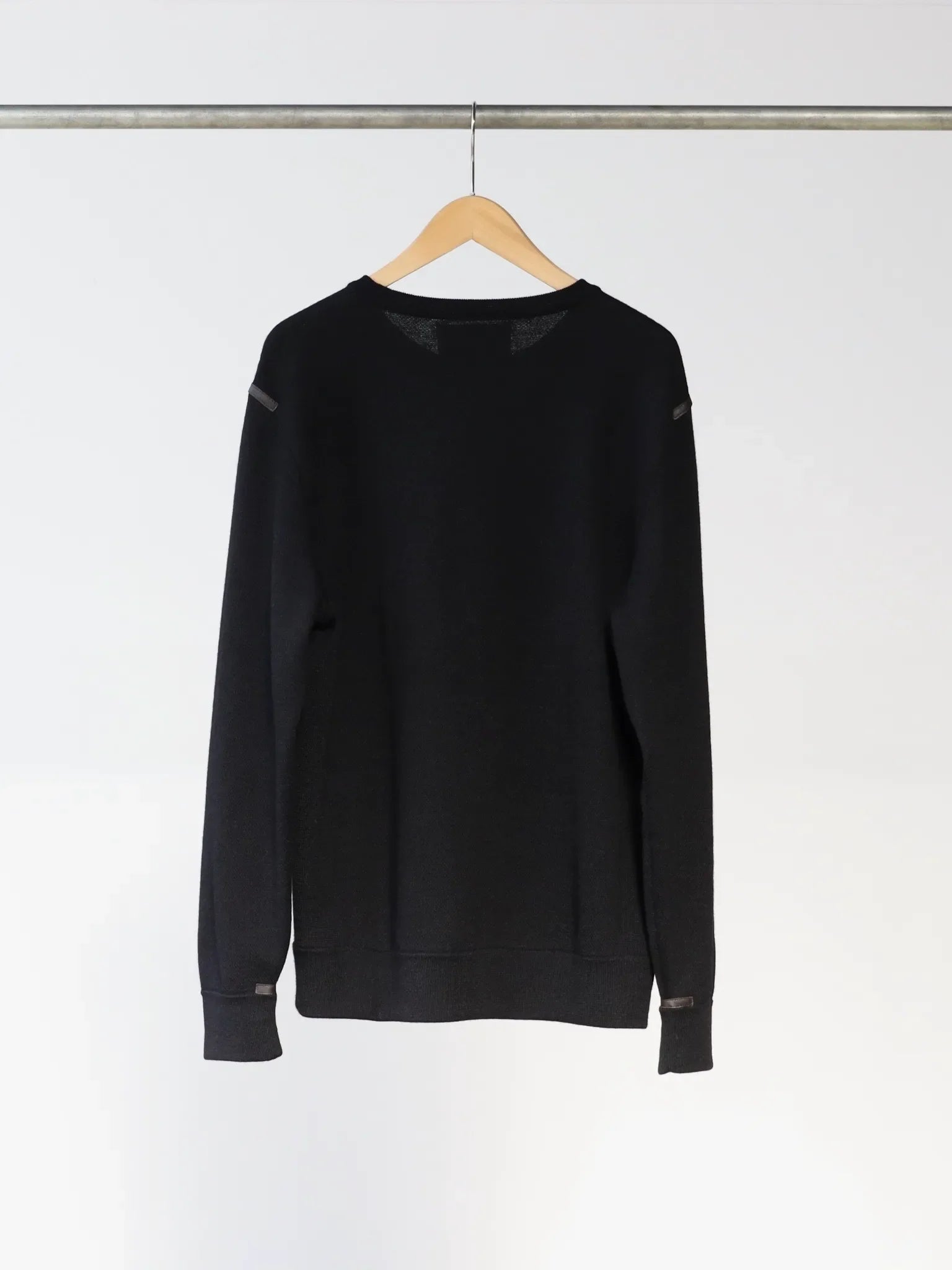 the-inoue-brothers-baby-alpaca-sweat-crew-black-2