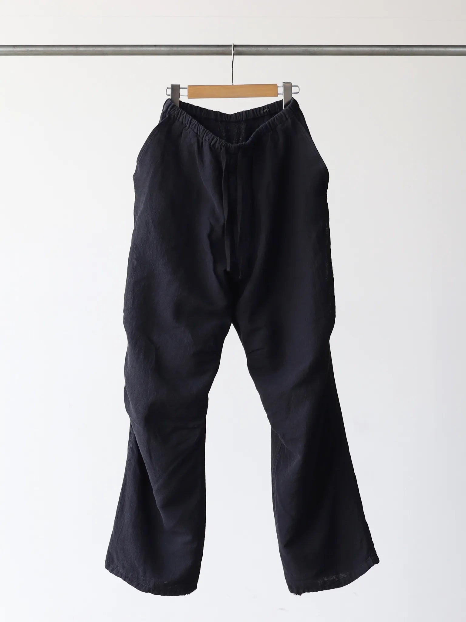 comoli-フェードブラック-ニータックパンツ-fade-black-1