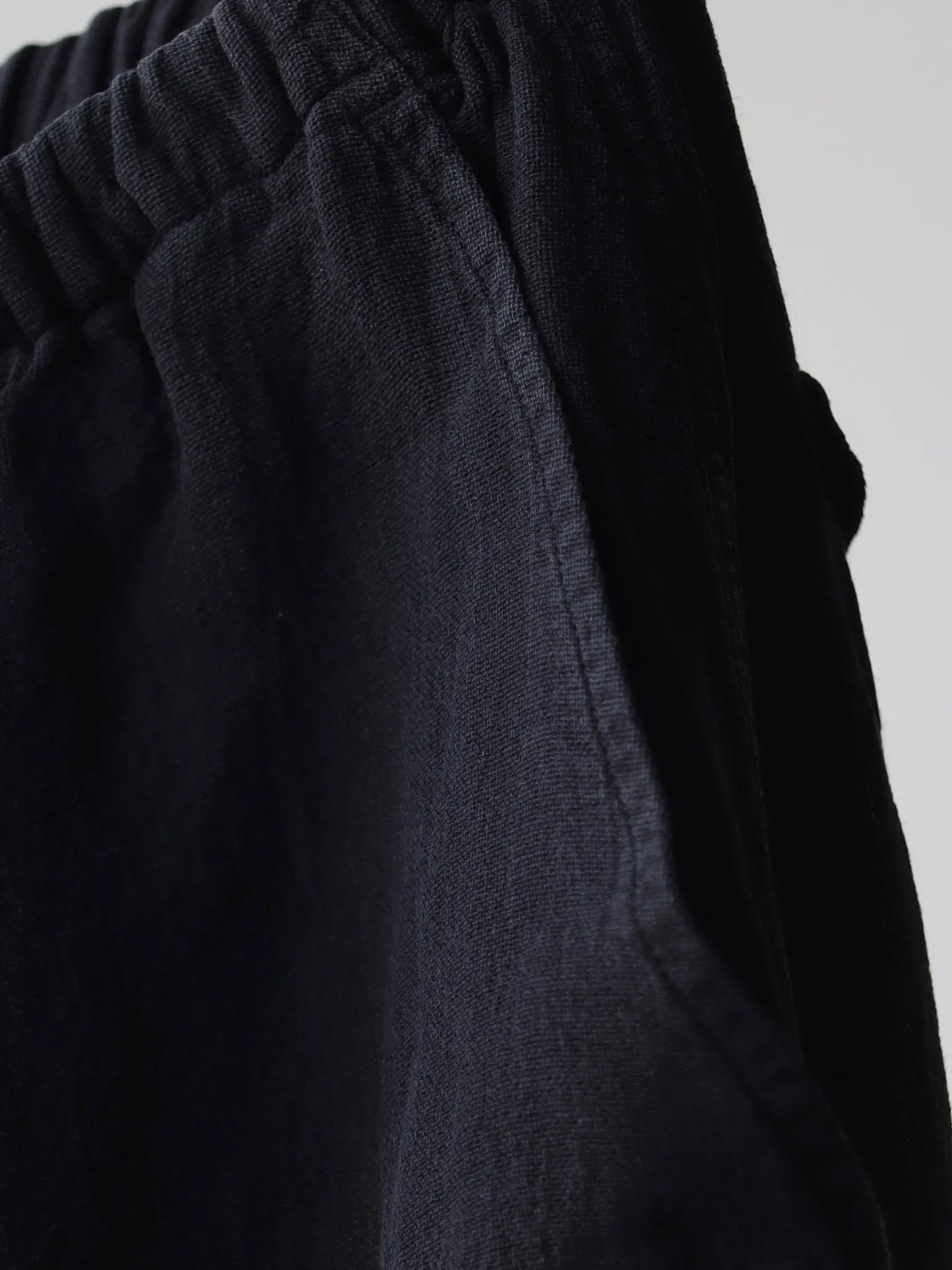 comoli-フェードブラック-ニータックパンツ-fade-black-3