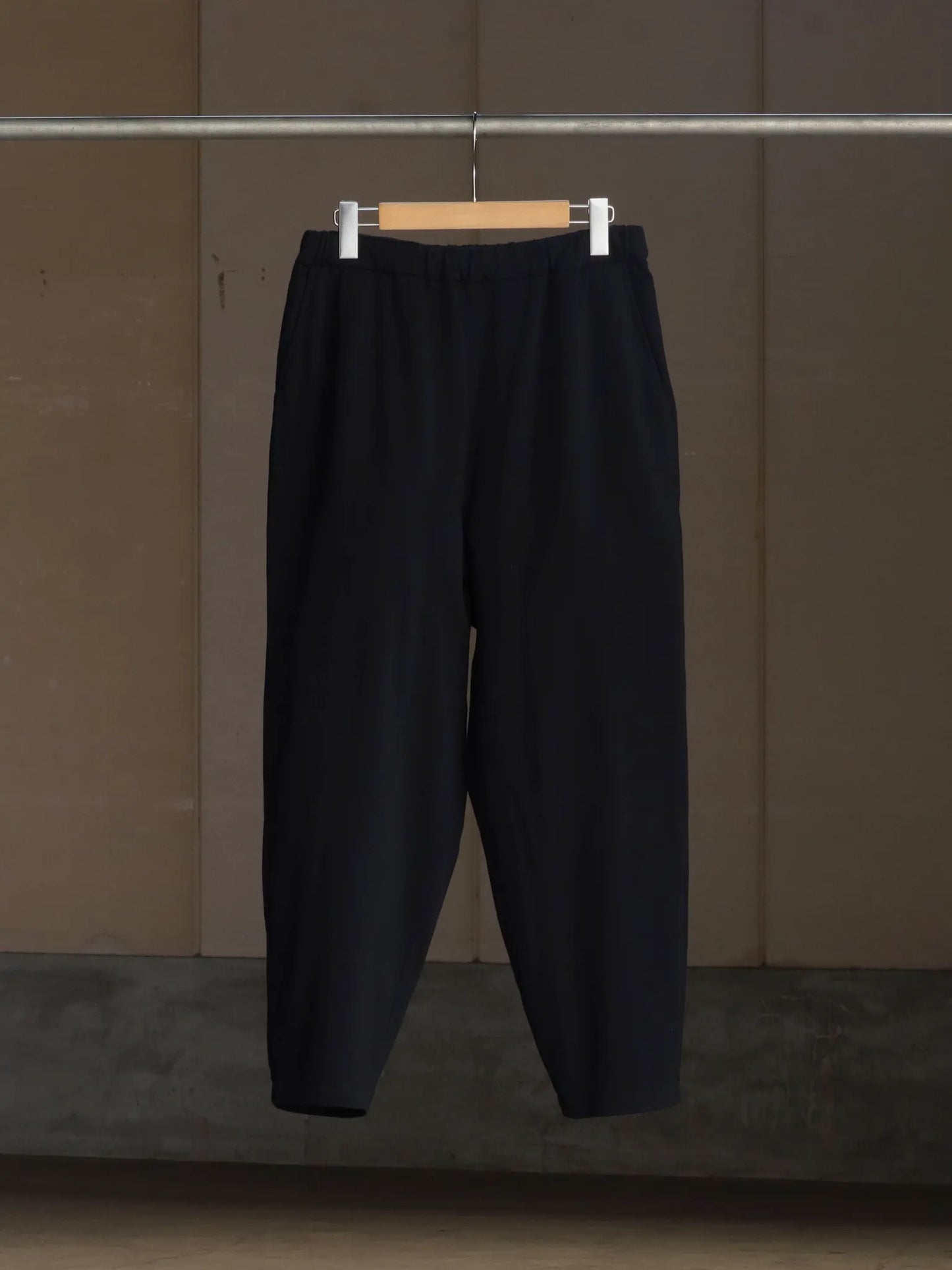 WONDER ROOM | "SEASCAPE" room slacks black