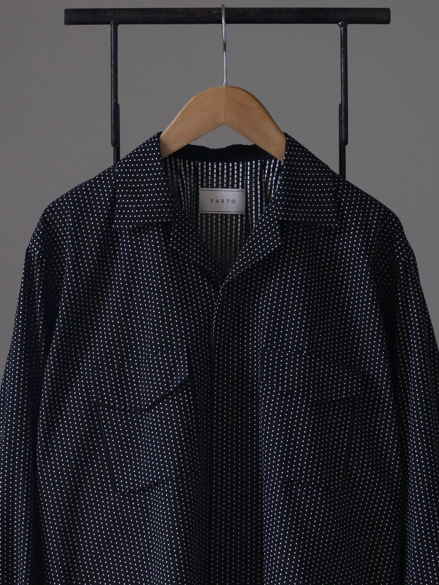 sarto-open-collar-blouse-black-o-white-8