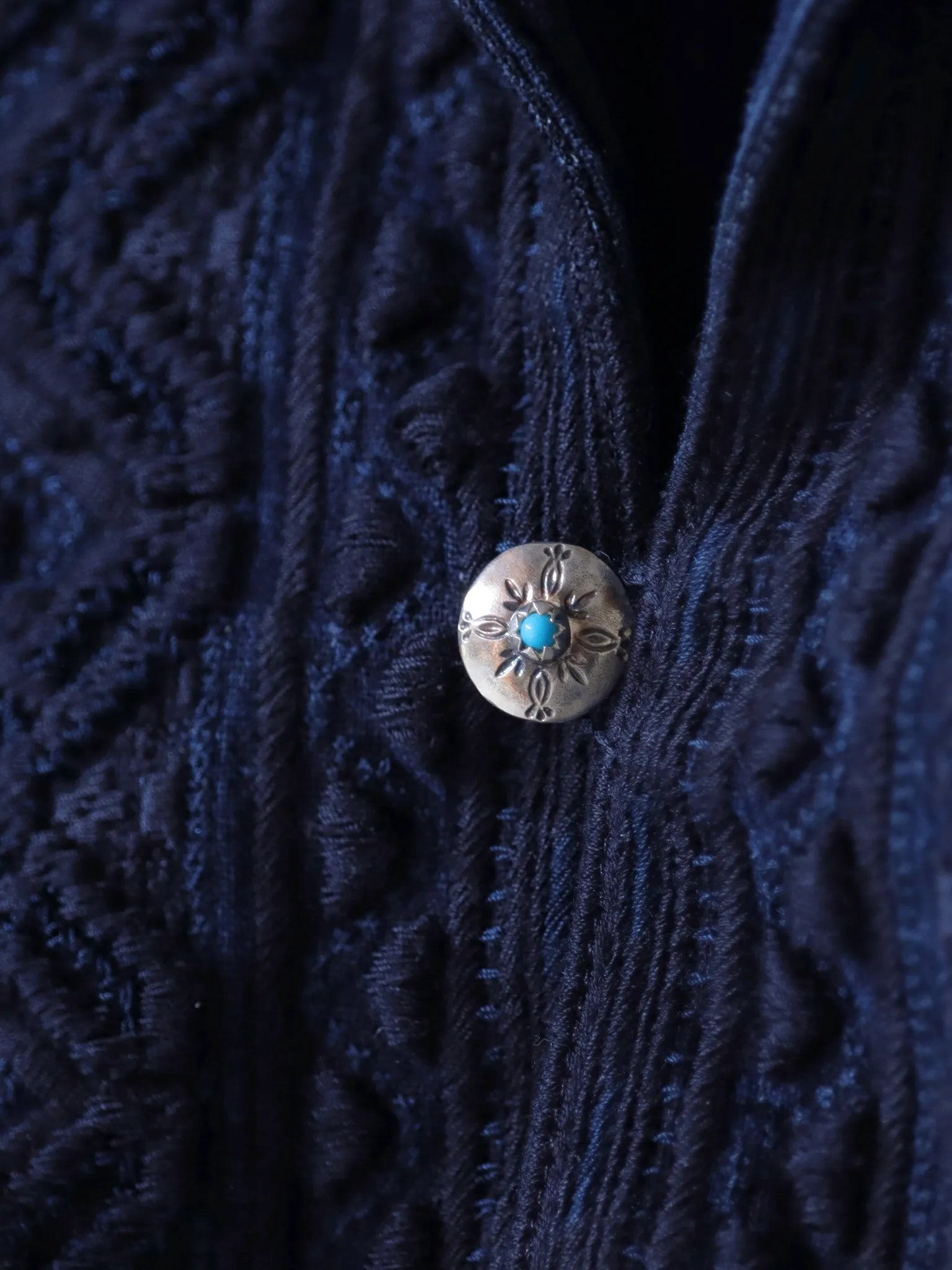sarto-embroidery-pull-over-washed-indigo-7