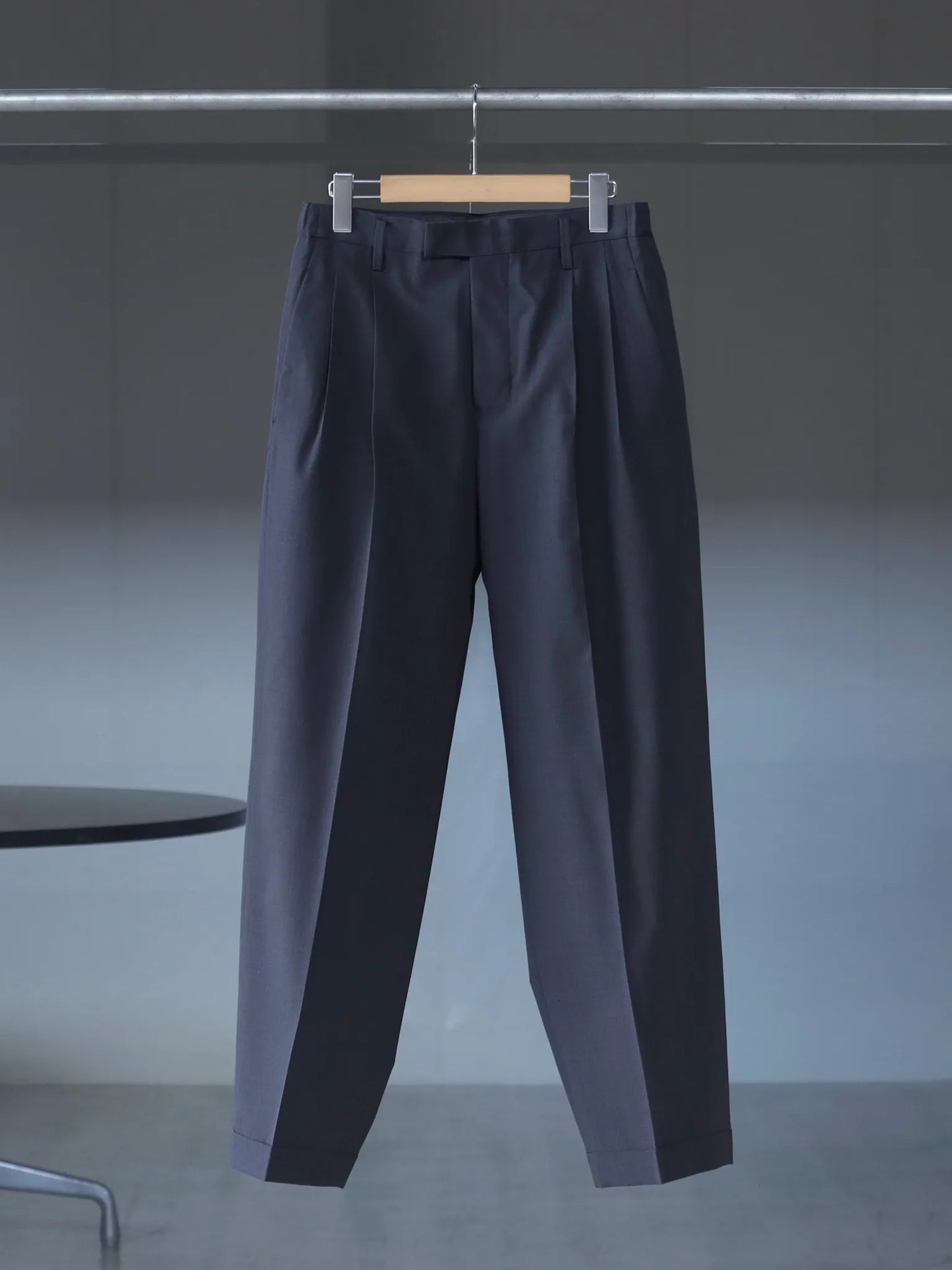 IRENISA | TWO TUCKS TAPERED TROUSERS D.GRAY