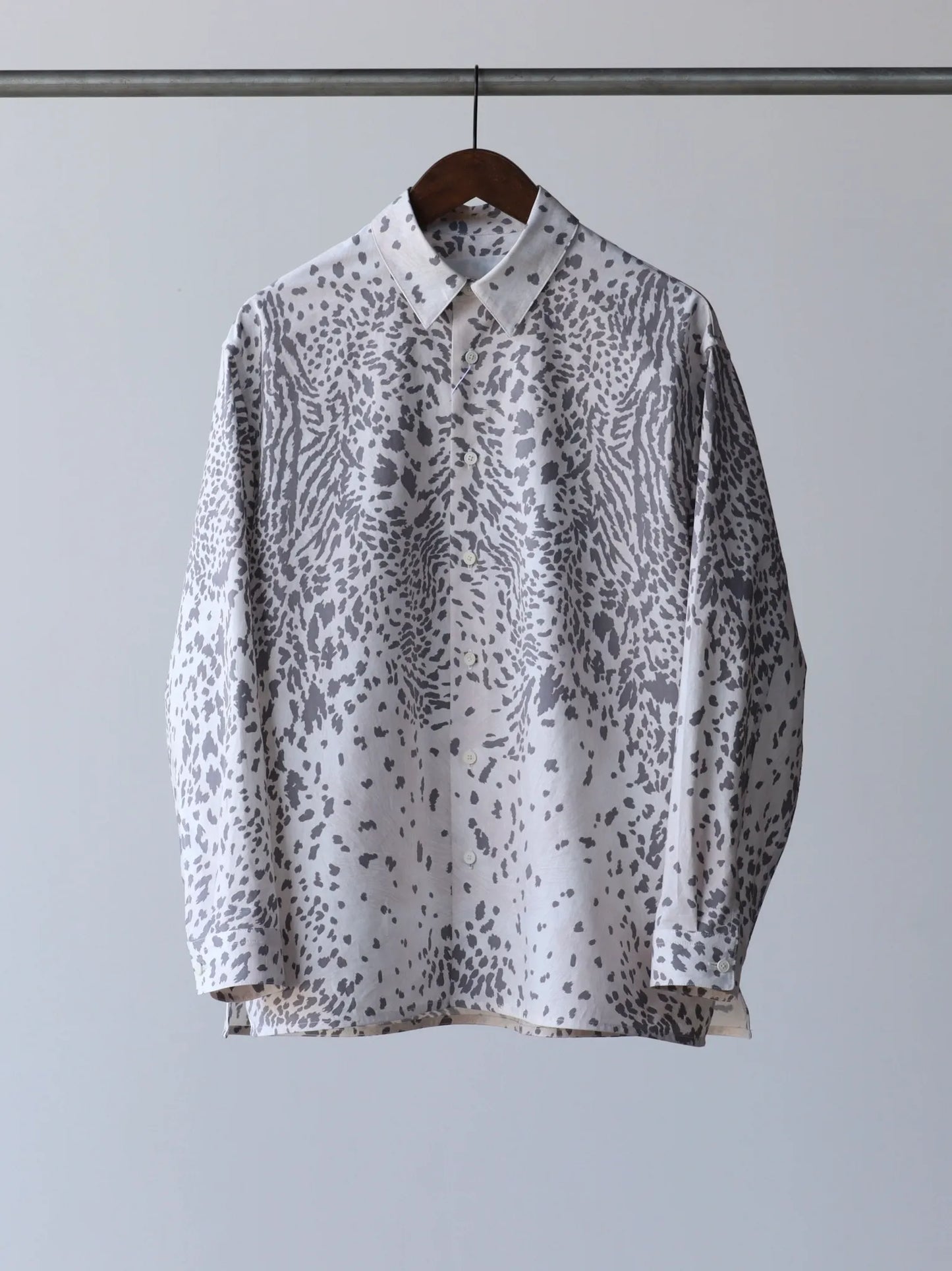 nonnotte-oversized-shirt-leopard-seal-1