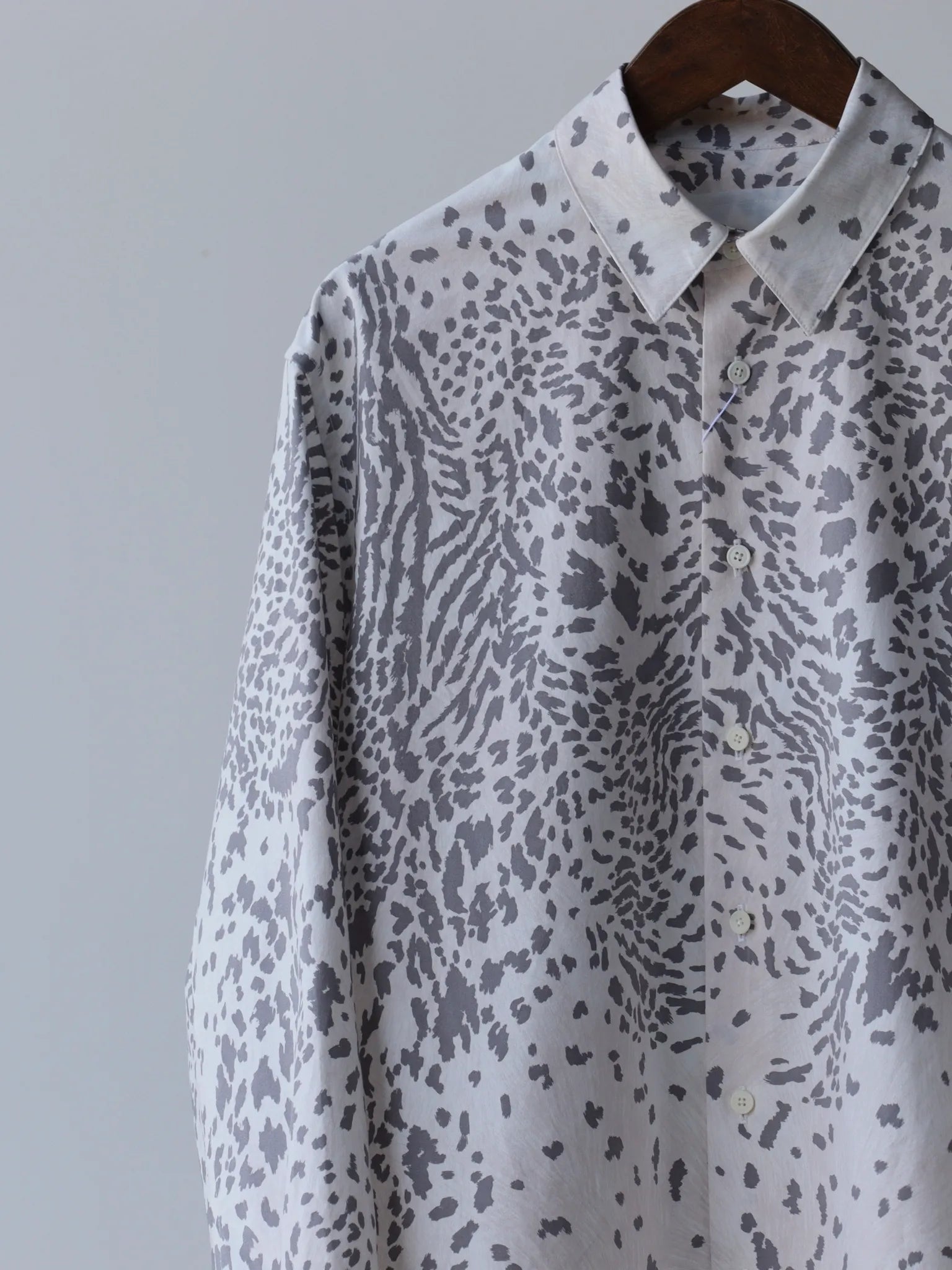 nonnotte-oversized-shirt-leopard-seal-4