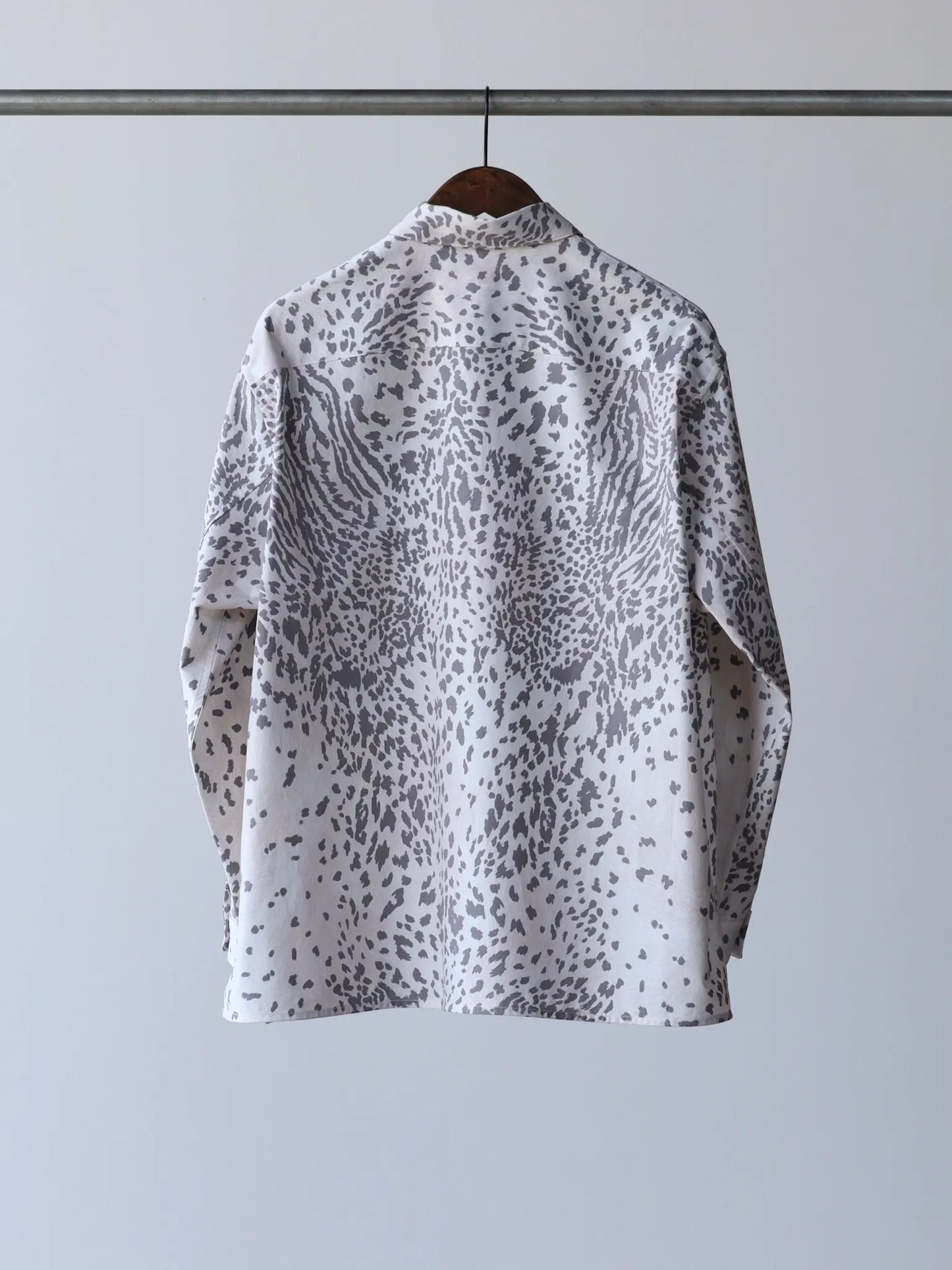 nonnotte-oversized-shirt-leopard-seal-2