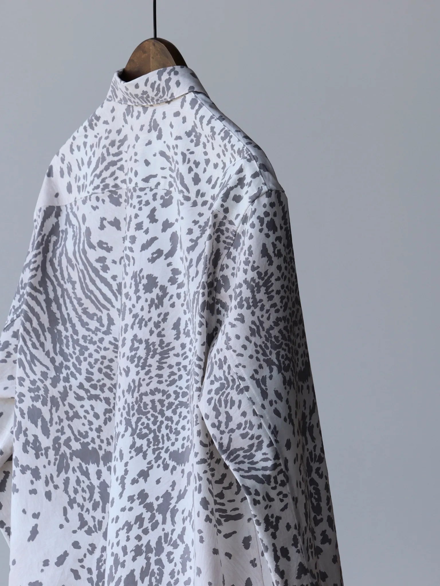 nonnotte-oversized-shirt-leopard-seal-7