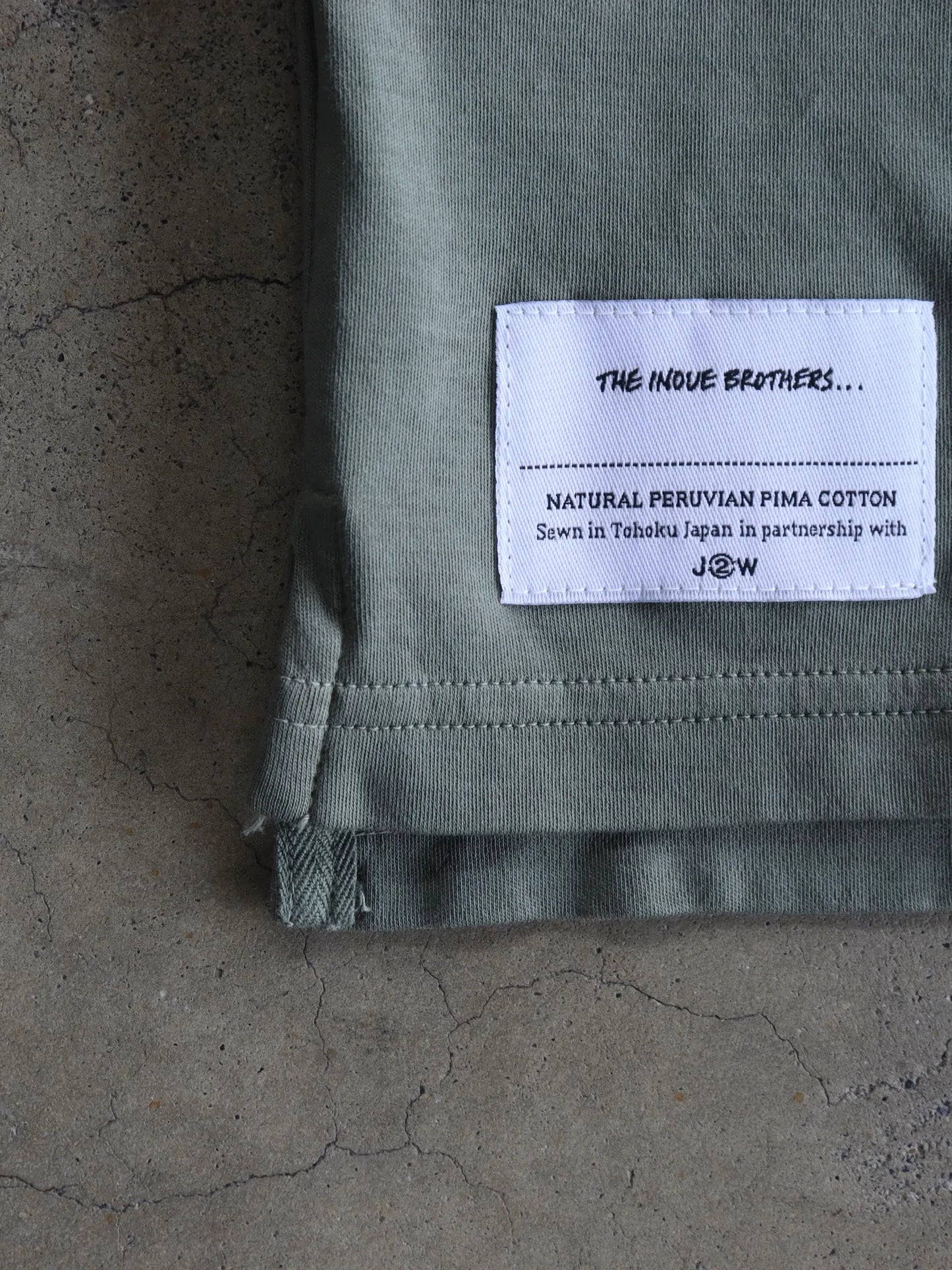 the-inoue-brothers-garment-dye-pocket-l-s-t-shirt-ash-green-3