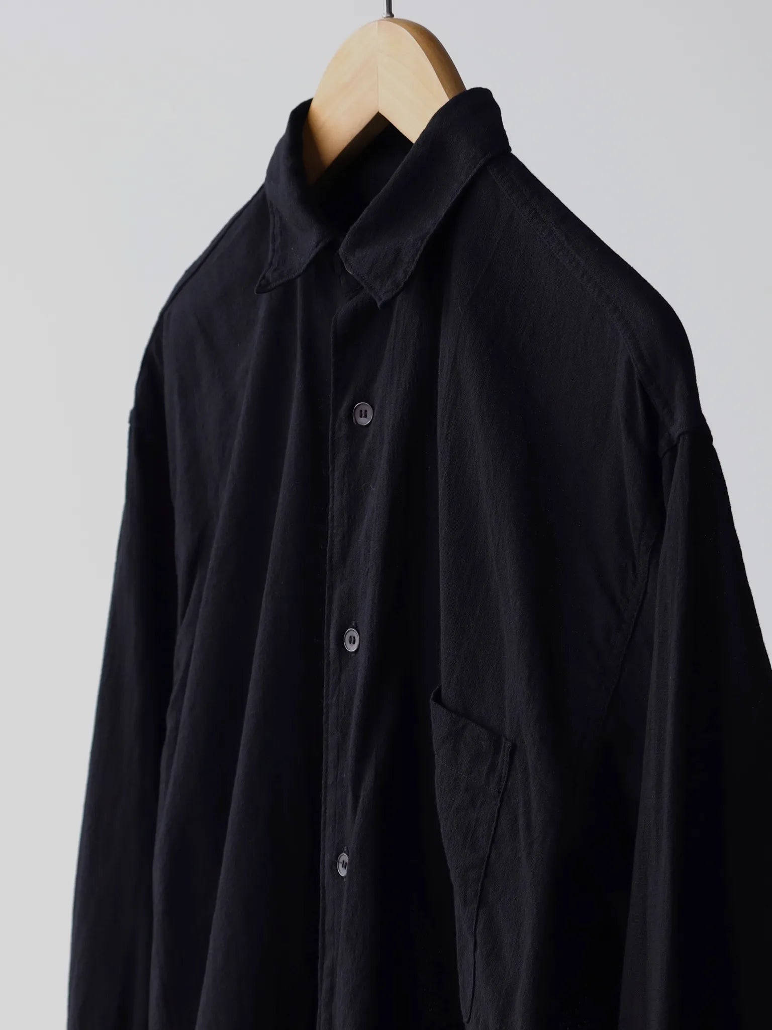 comoli-オックス-シャツ-black-1-2