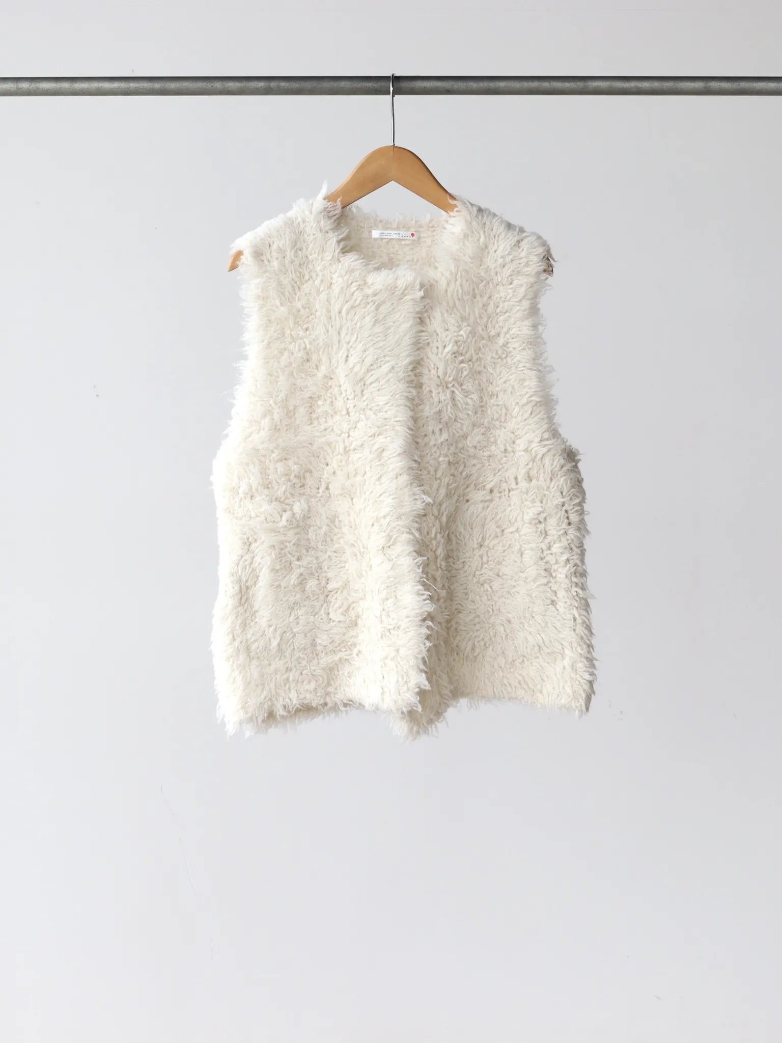 kakan-swan-fur-vest-white-1