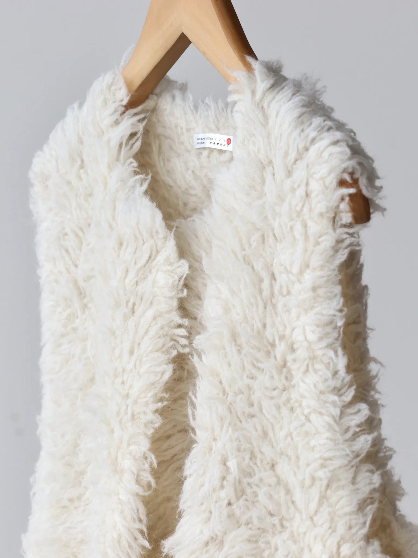 kakan-swan-fur-vest-white-2