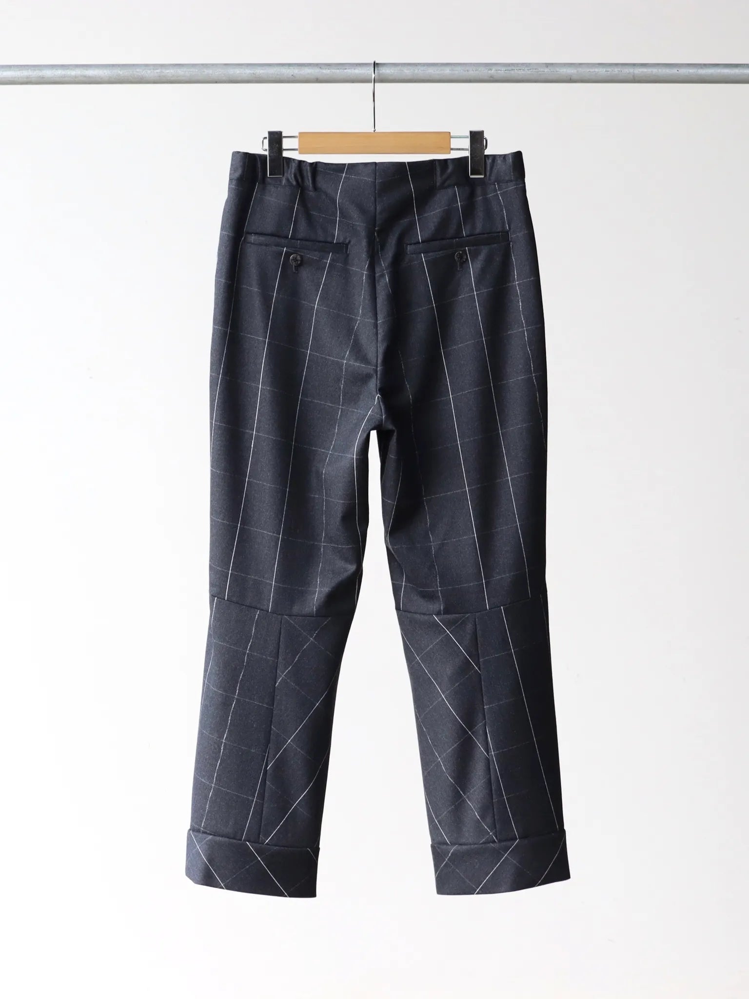 amachi-grid-shifting-pants-dark-gray-3