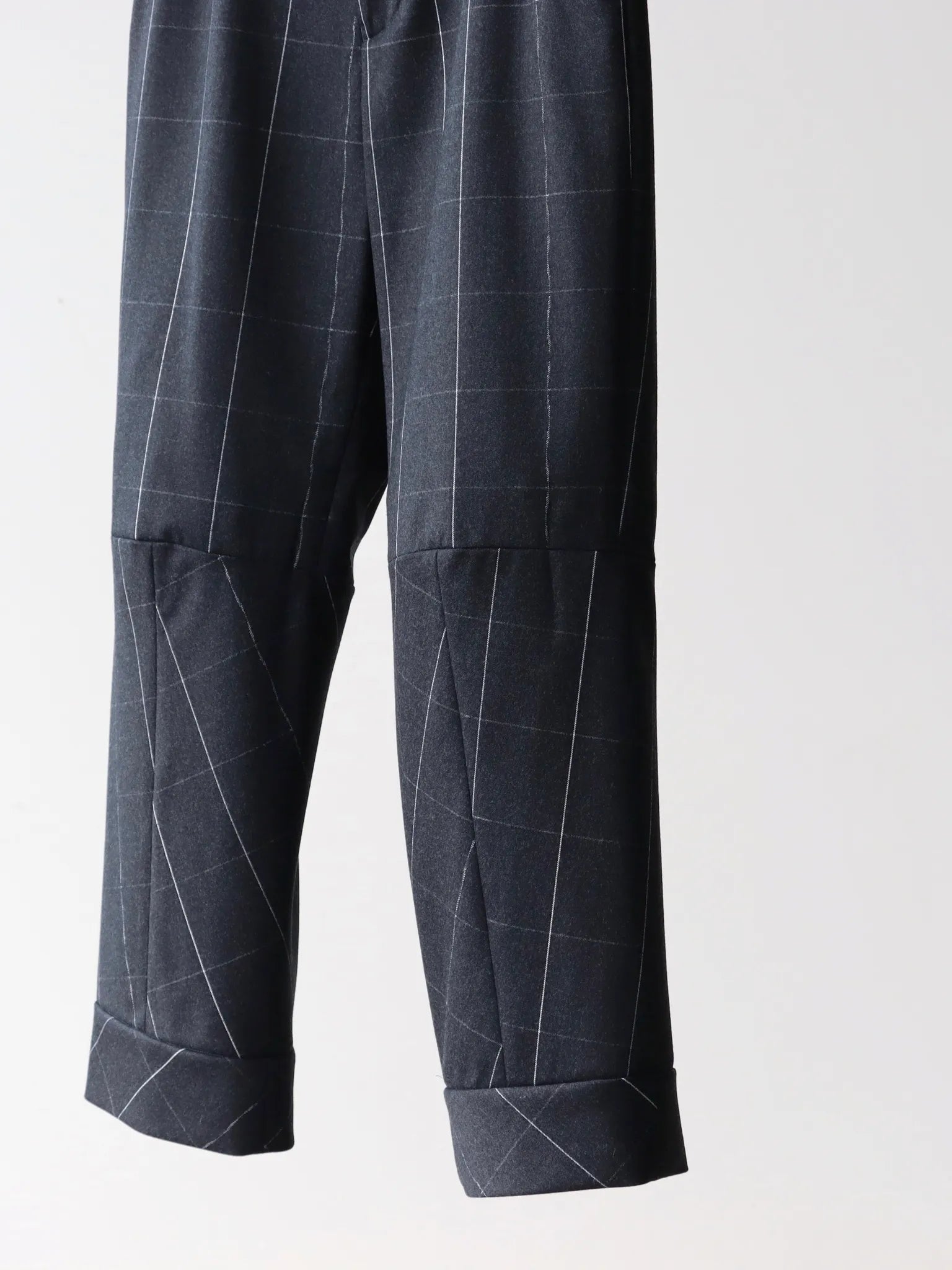 amachi-grid-shifting-pants-dark-gray-2