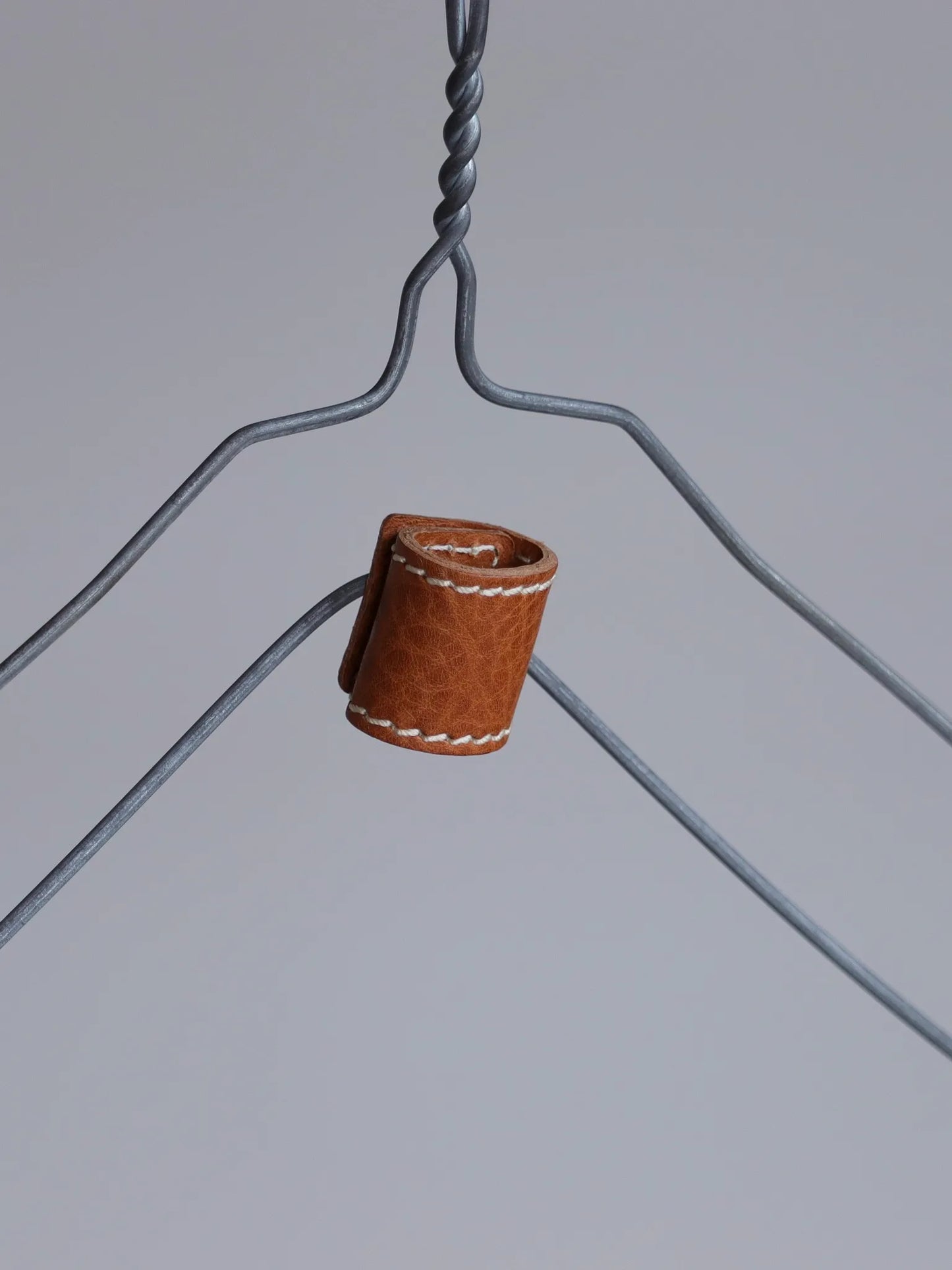 silvana-manetti-clip-knot-beige-1