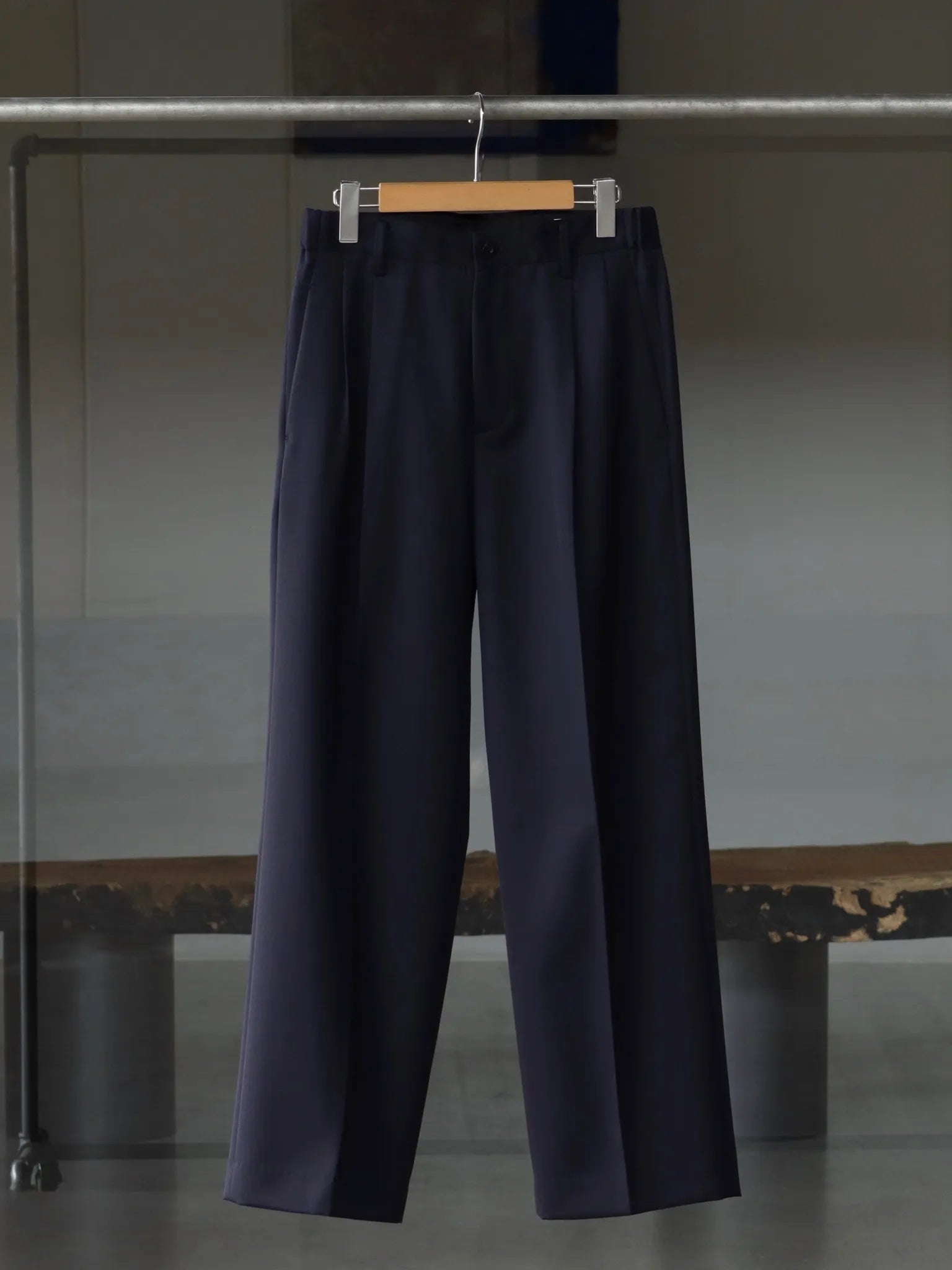 irenisa-two-tucks-wide-pants-navy-1