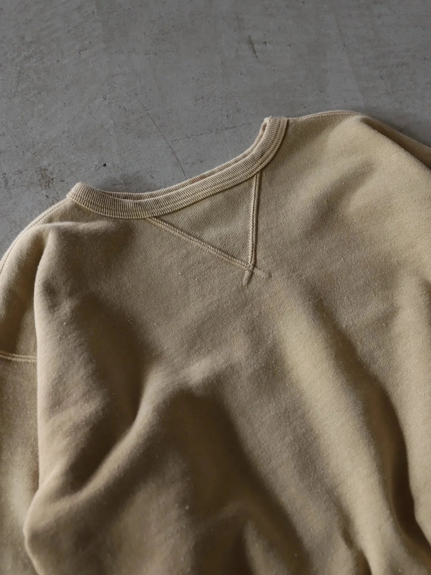 t-t-sweat-shirt-bleached-camel-2