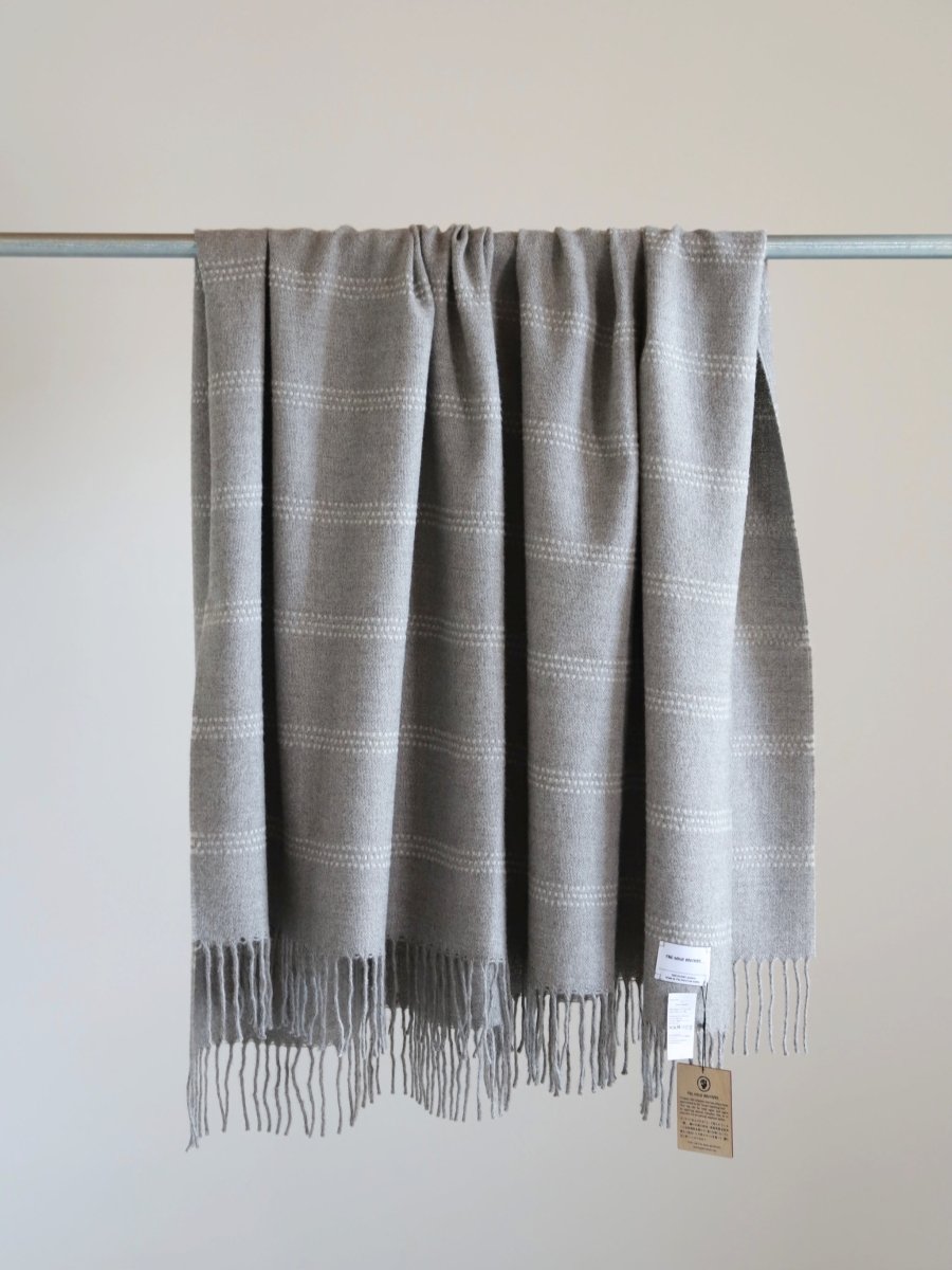 the-inoue-brothers-blanket-stripe-grey-2